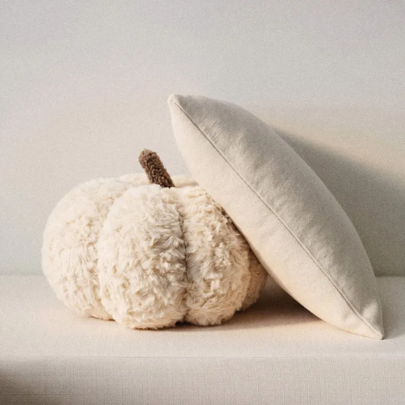 Подушка декоративная, 30x15 см, искусственный мех/букле, молочная, Тыква, Bushy figure