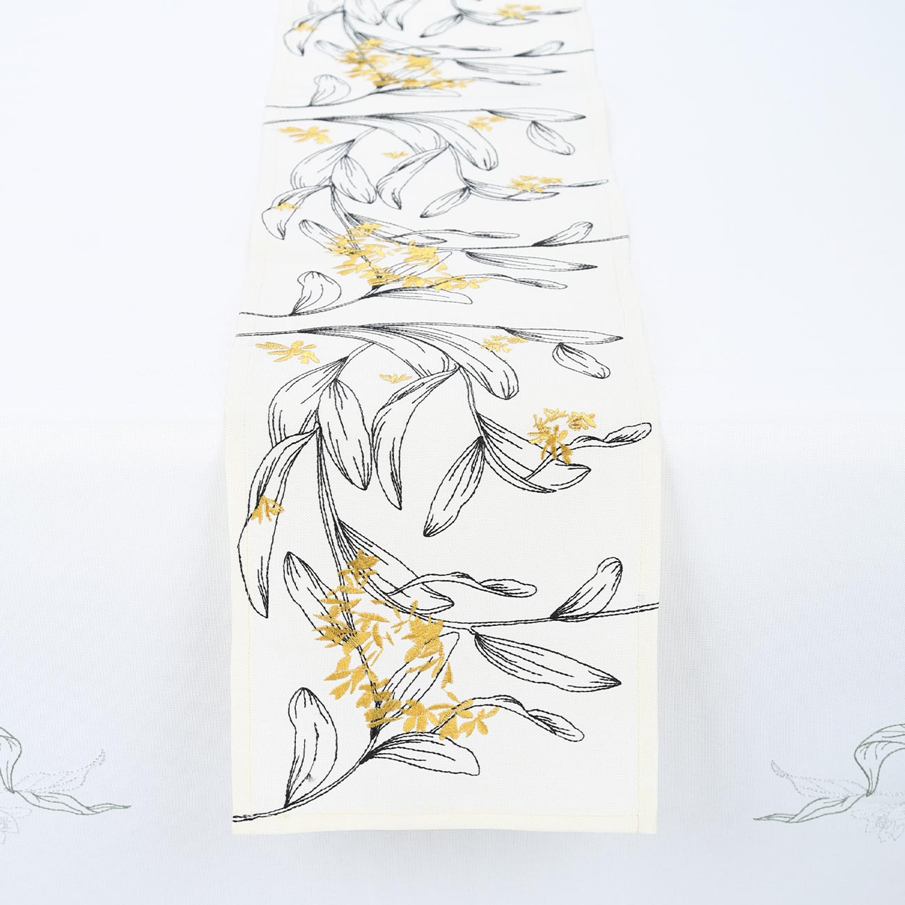 

Дорожка настольная, 20х160 см, полиэстер, белая, Соцветия, Clematis