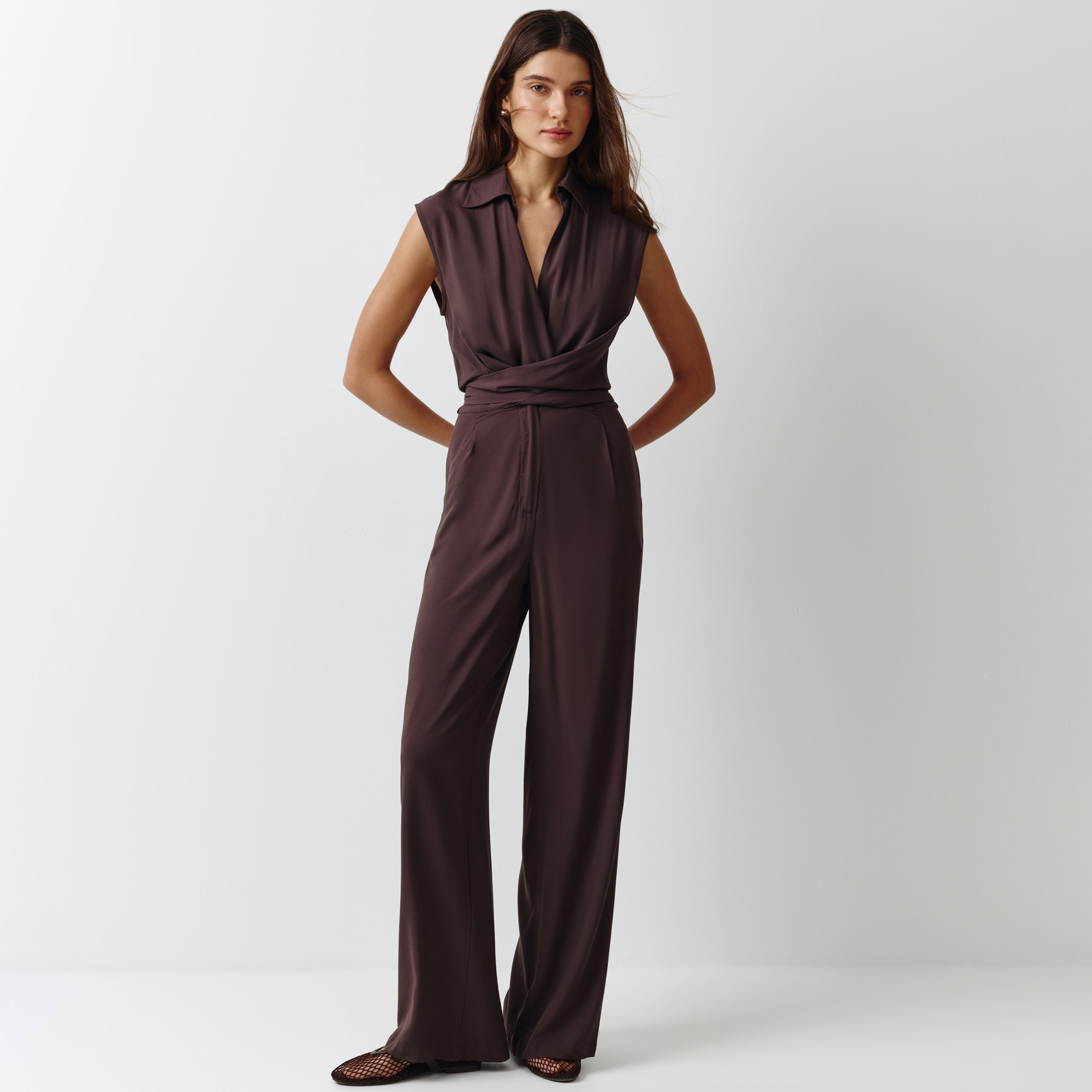 Коричневый