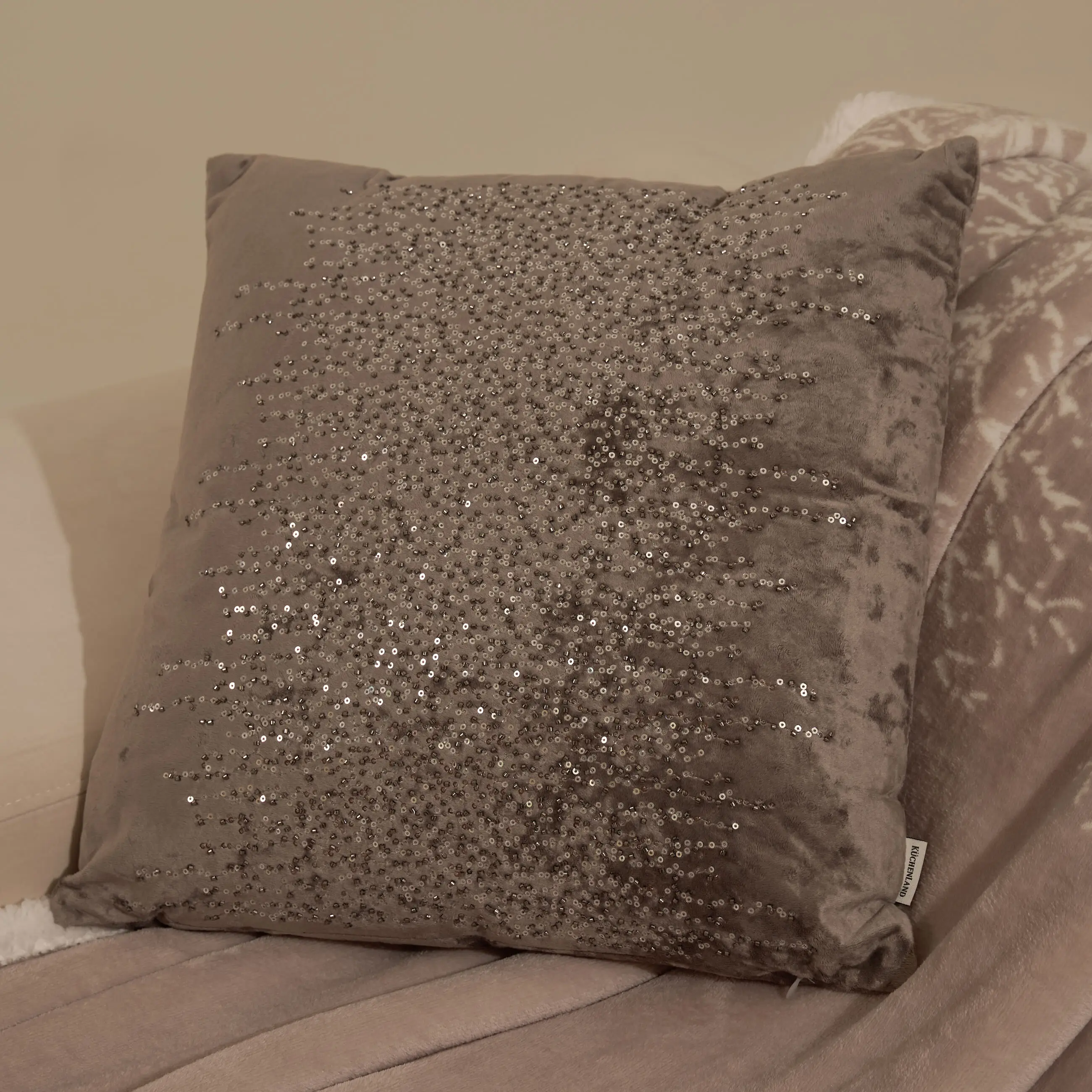 Подушка декоративная, 45х45 см, вельвет/бисер, серебристая, Sparkly