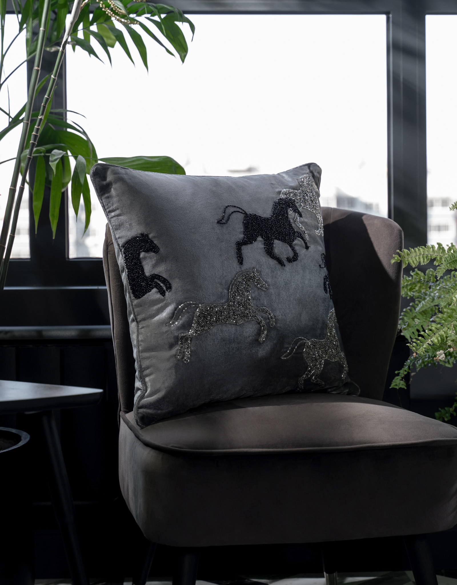 Подушка декоративная, 50х50 см, вельвет/бисер, серая, Лошади, Horse, image-2