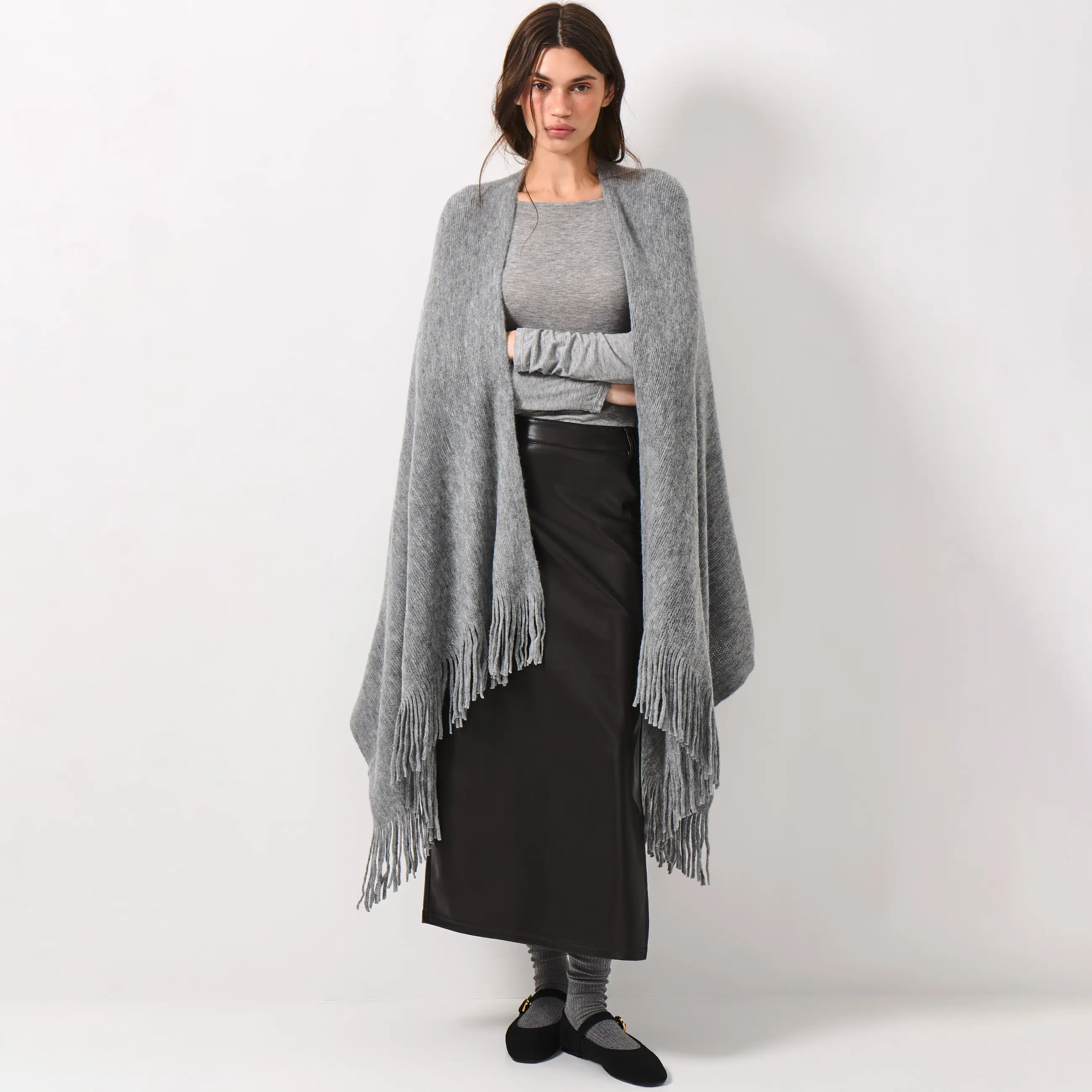 Пончо, 135х150 см, с бахромой, акрил, серое, Poncho