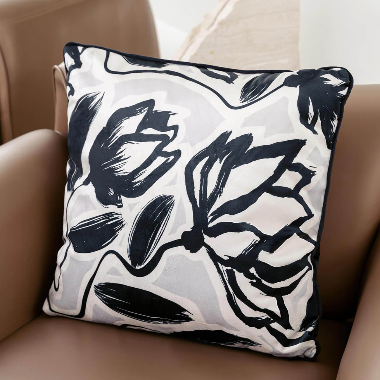 Подушка декоративная, 45х45, вельвет, черная/серая, Абстрактные цветы, Abstract декоративная подушка mypuff