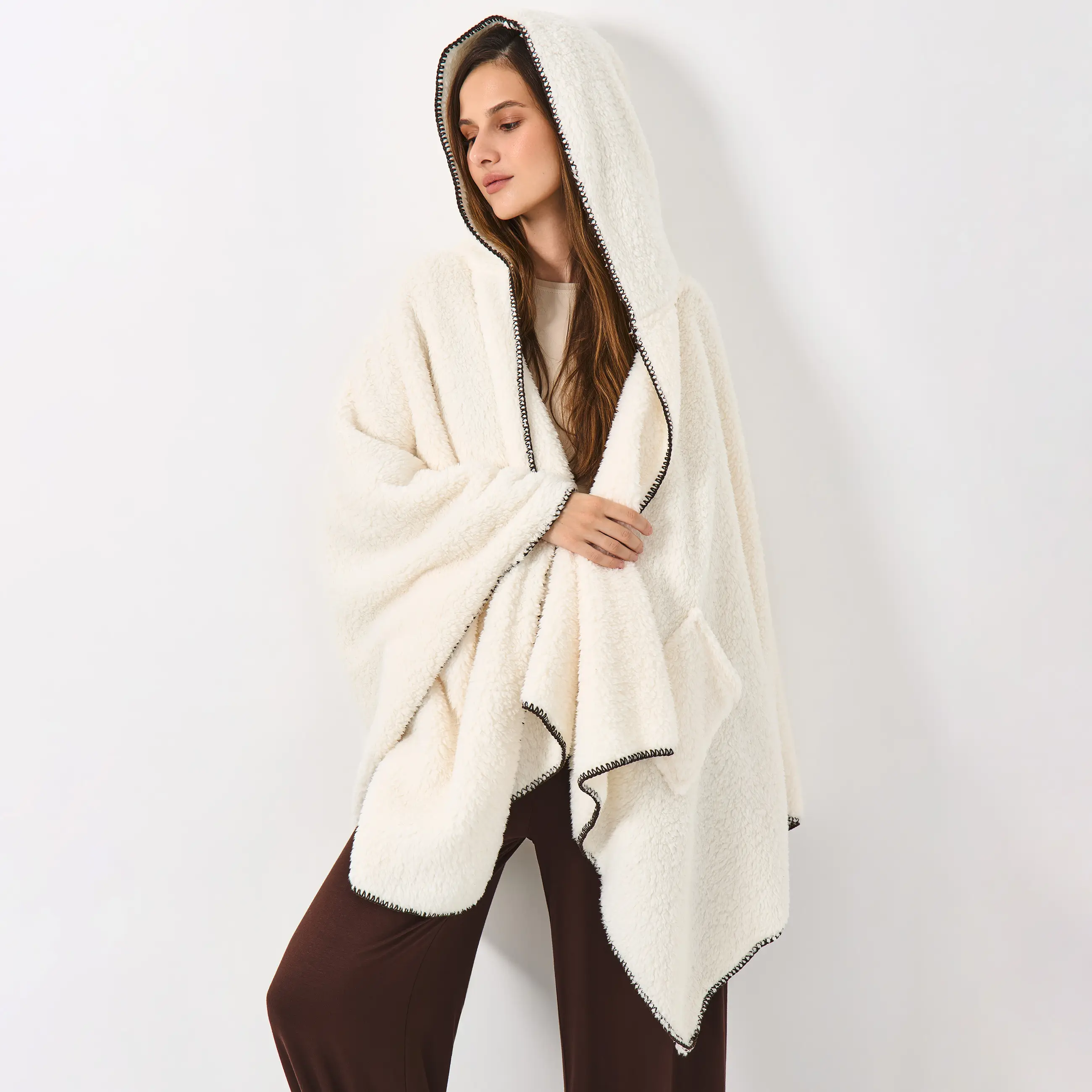 Пончо, 75х140 см, искусственный мех, молочное, Plush poncho
