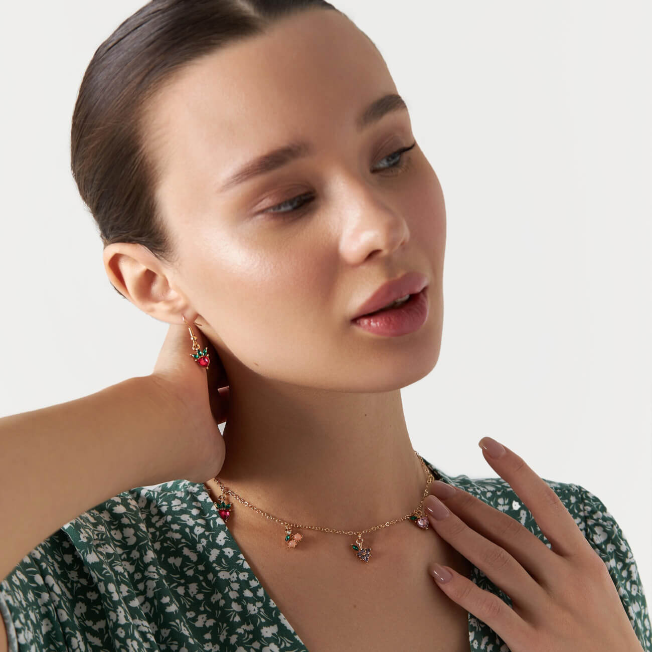 

Серьги, 2 см, 2 шт, металл/стекло, золотистые, Клубника, Jewelry