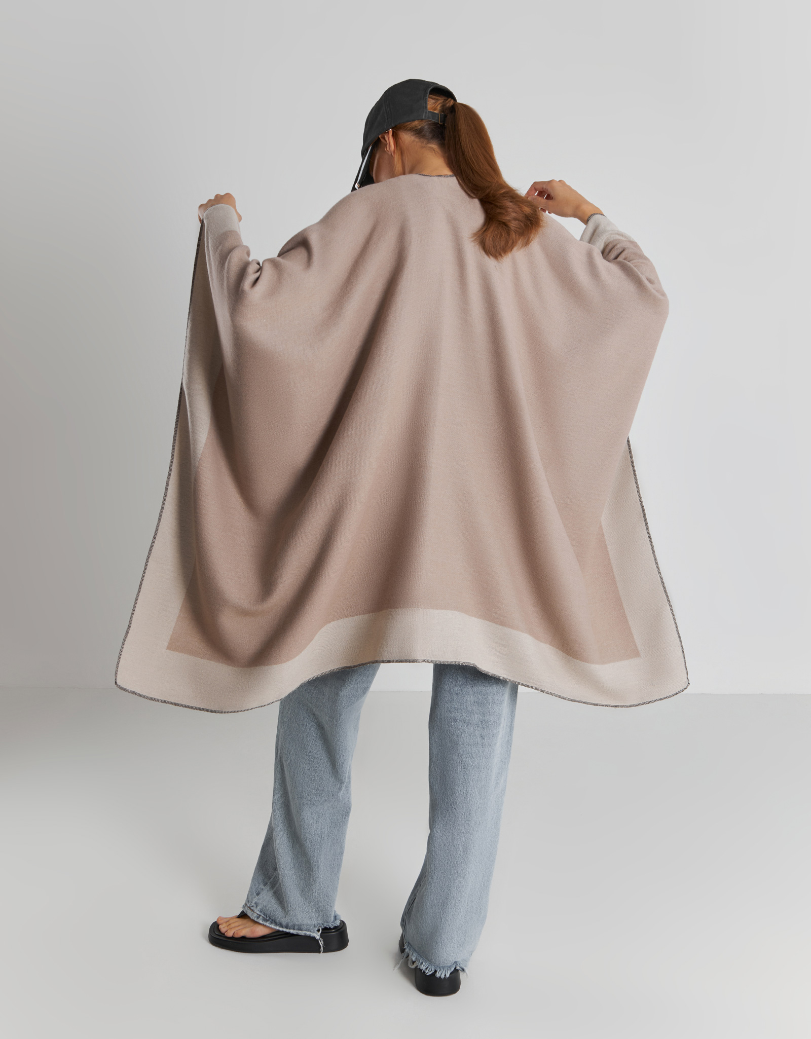 Пончо, 160х135 см, полиэстер/вискоза, бежевое, Полосы, Poncho