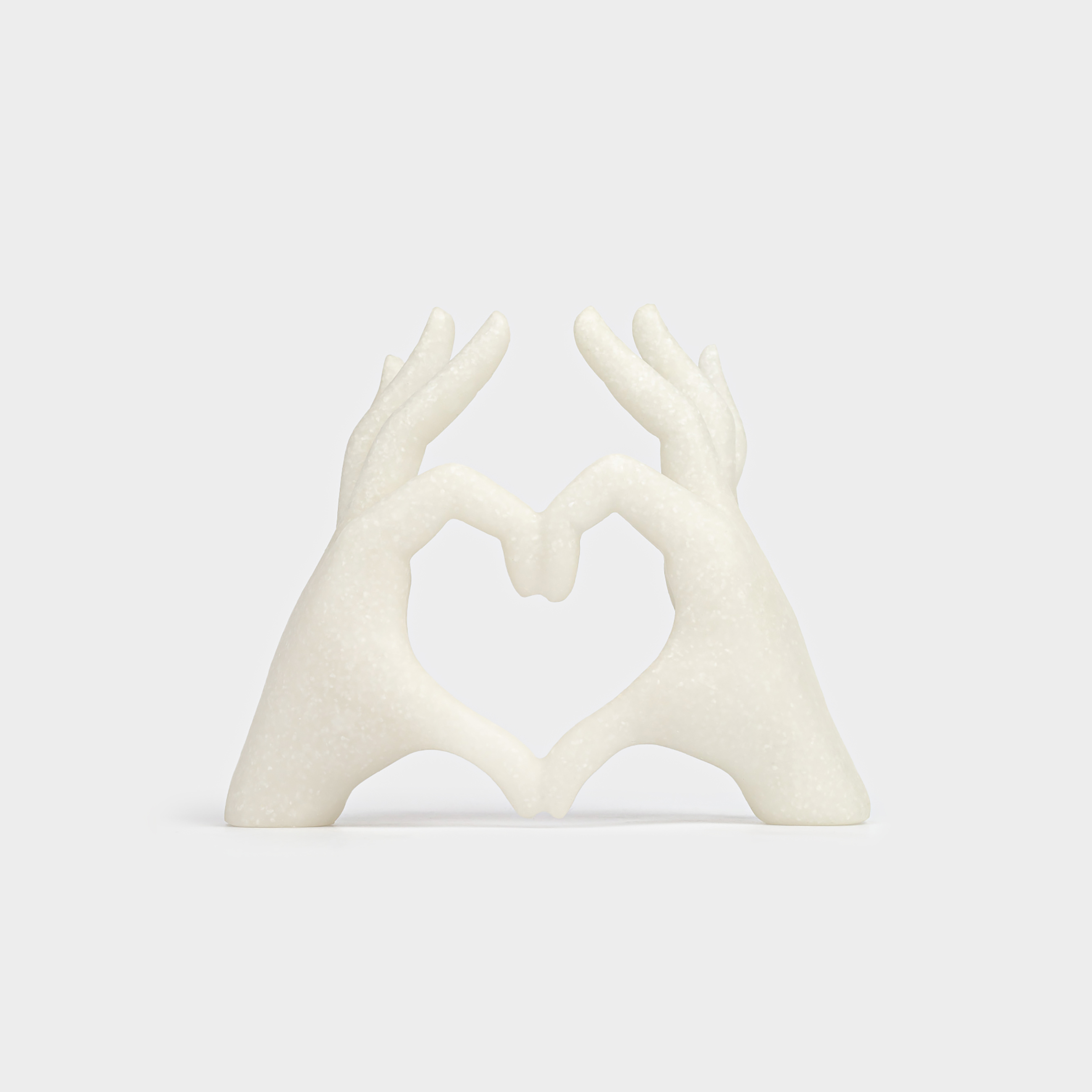 Статуэтка 20х17 см полирезин молочная Жест сердца Hand 1990₽