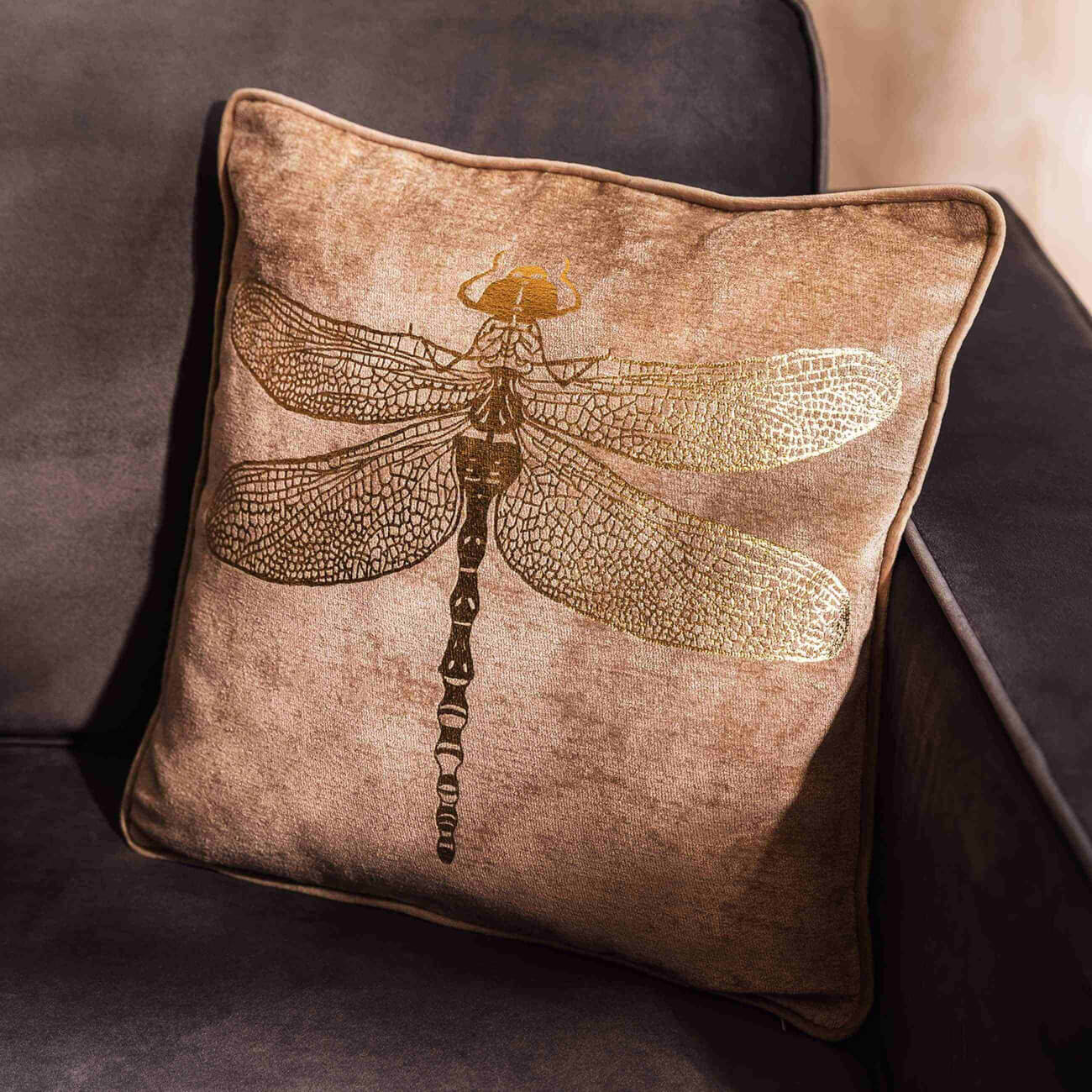 Подушка декоративная, 45х45 см, шенилл/вельвет, бежевая, Стрекоза, Dragonfly - фото 1