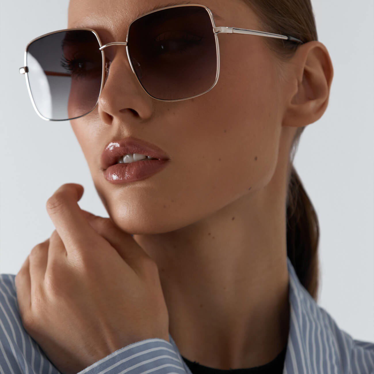 

Очки солнцезащитные, металл/пластик, квадратные, серые, Geometric