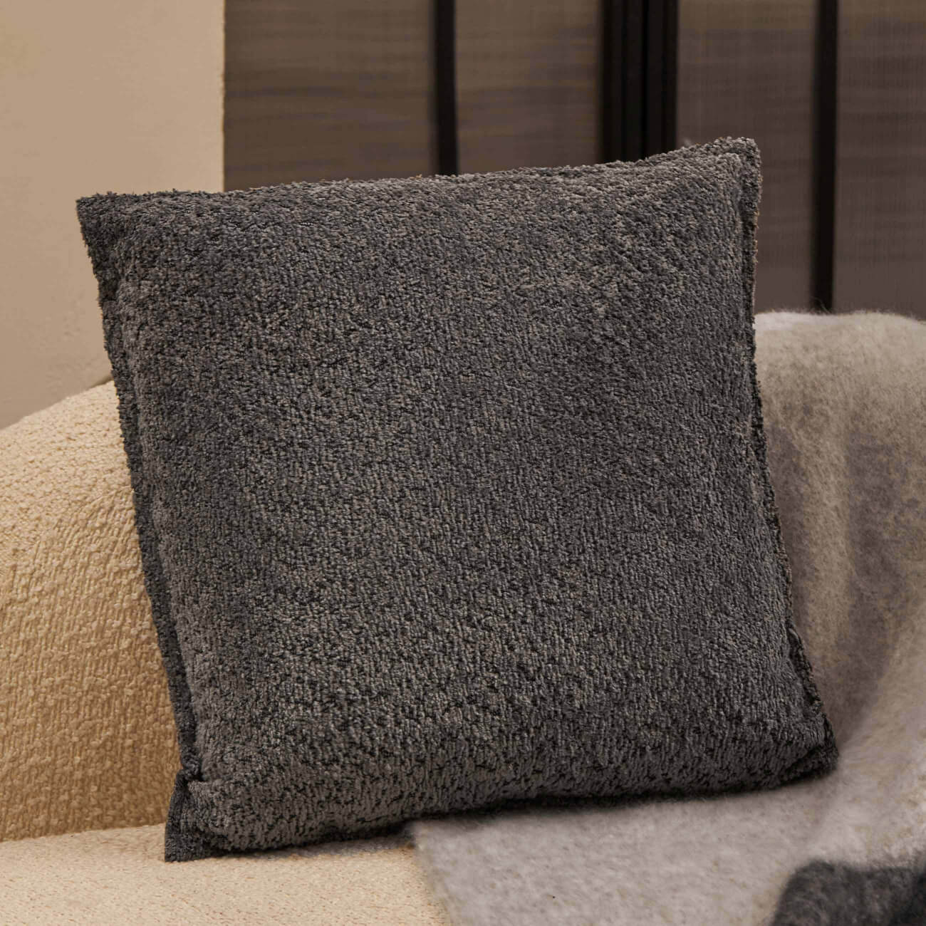 

Подушка декоративная, 45х45 см, букле/вельвет, графитовая, Boucle