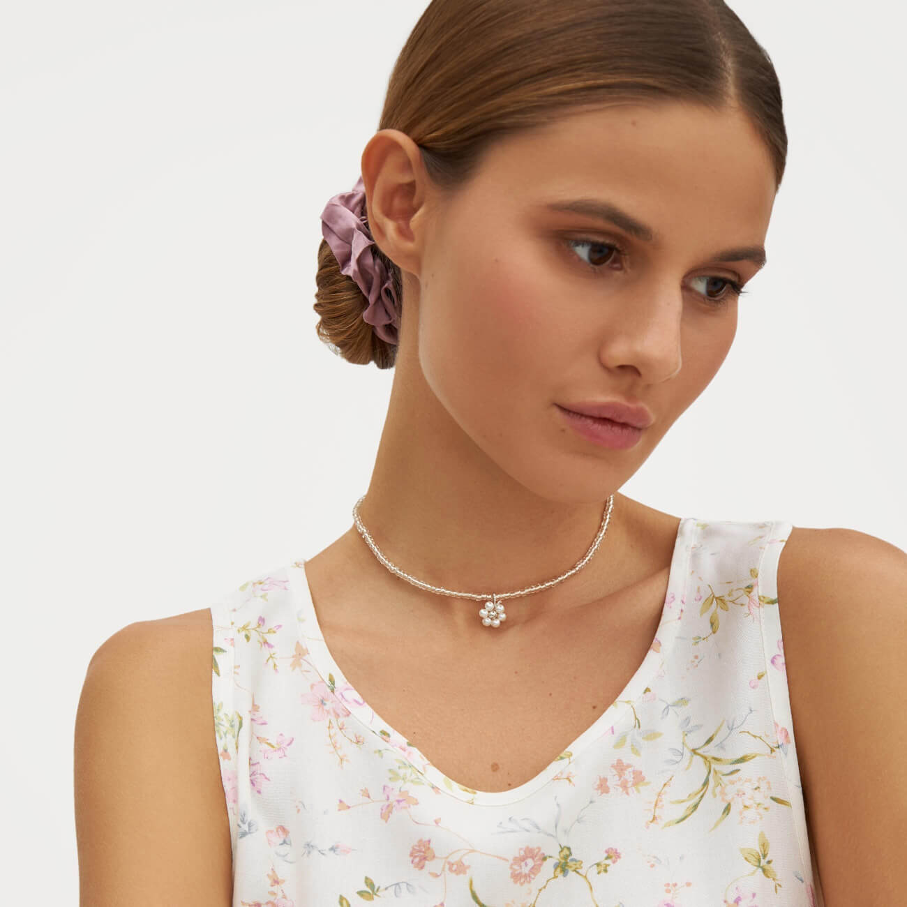 

Цепочка, 46 см, металл/пластик, белая, Цветок, Jewelry