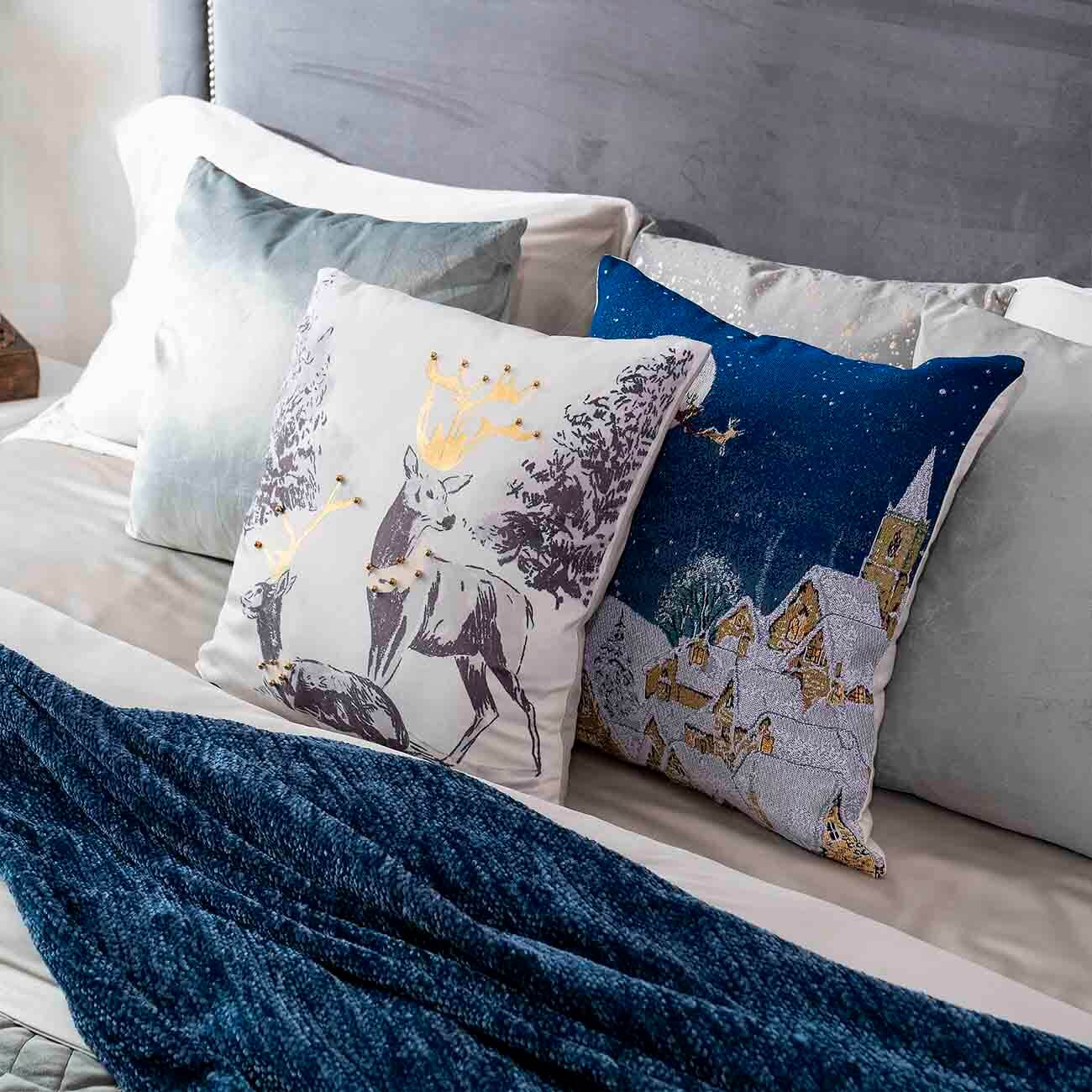 

Подушка декоративная, 45х45 см, вельвет, бежевая, Олени, Winter deer
