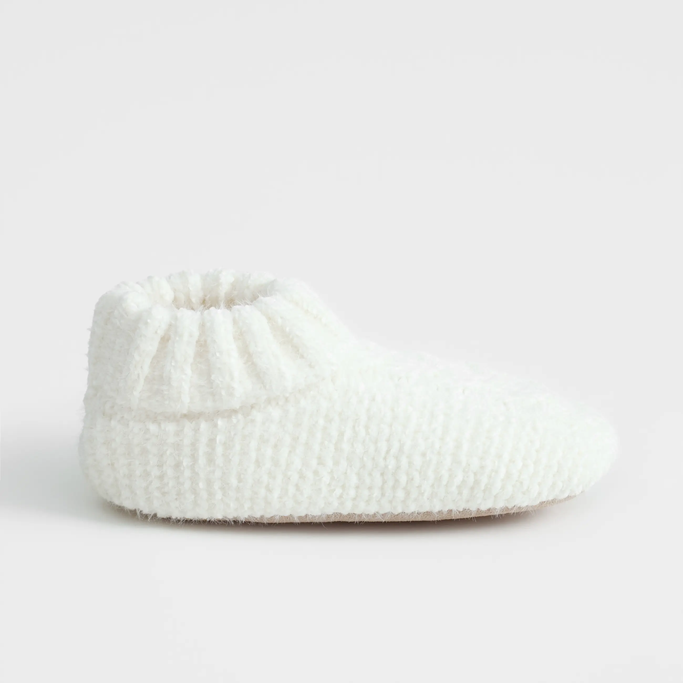 Тапочки-носки женские, домашние, шенилл/шерпа, молочные, Косы, Knitted soft