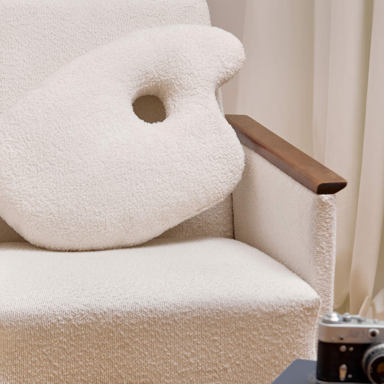 Подушка декоративная, 55х35 см, букле, молочная, Абстрактная форма, Boucle декоративная круглая подушка сидушка joyarty