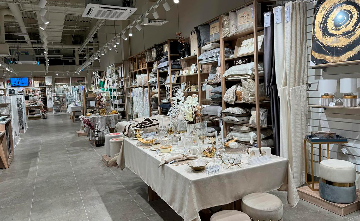 Курган, ул. Коли Мяготина, д.8, ТРЦ "HyperCity", image-2