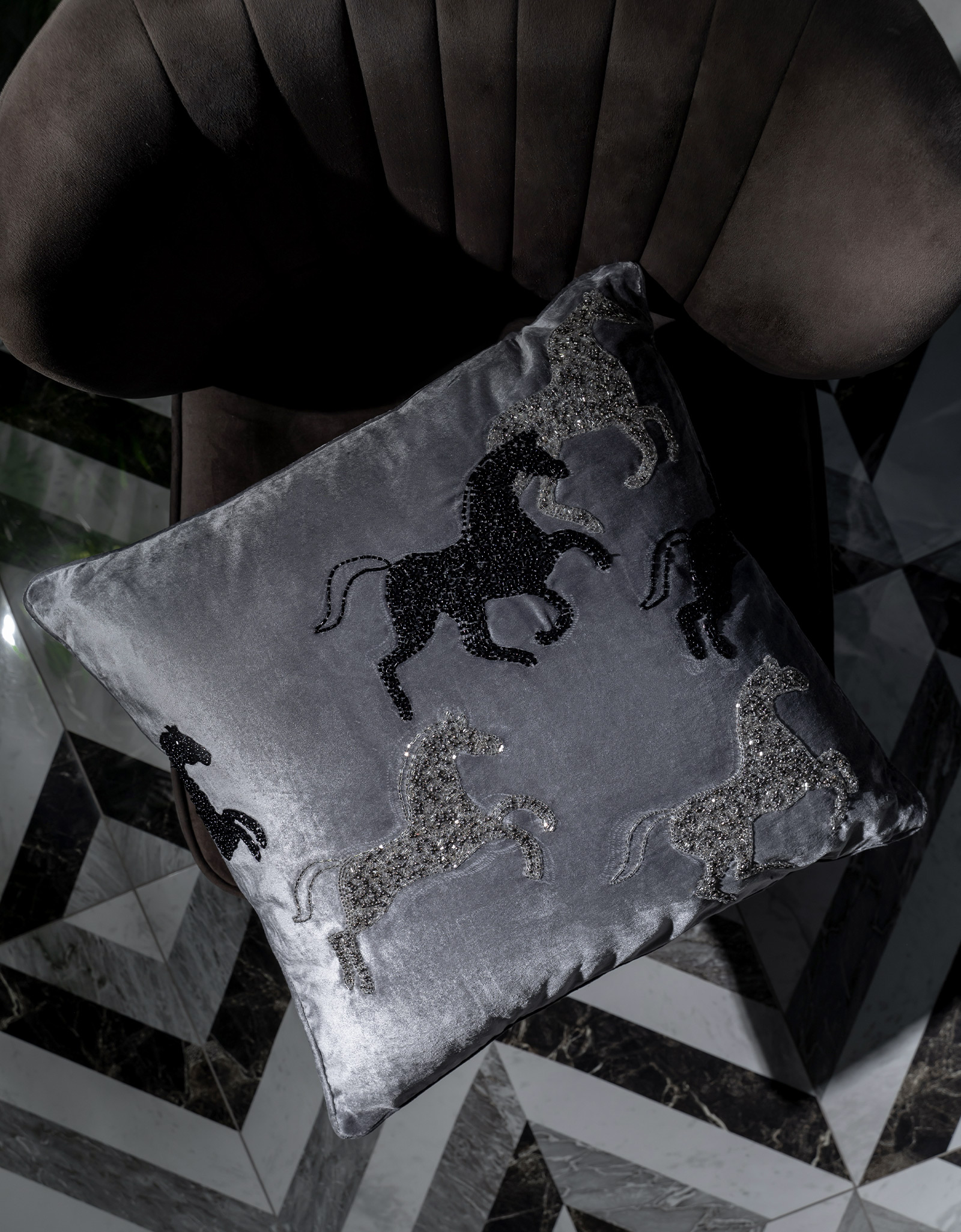 Подушка декоративная, 50х50 см, вельвет/бисер, серая, Лошади, Horse, image-7