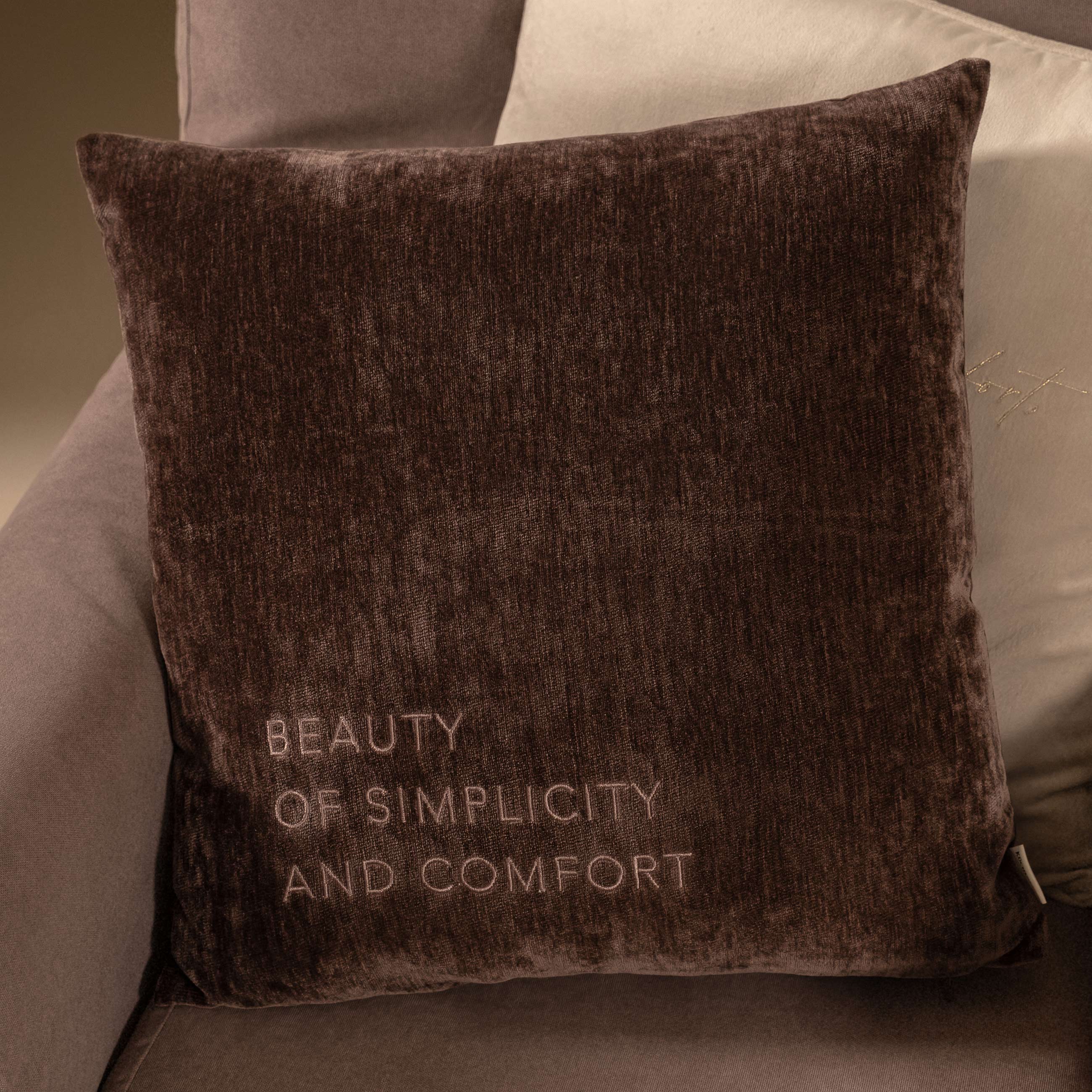 Коричневый