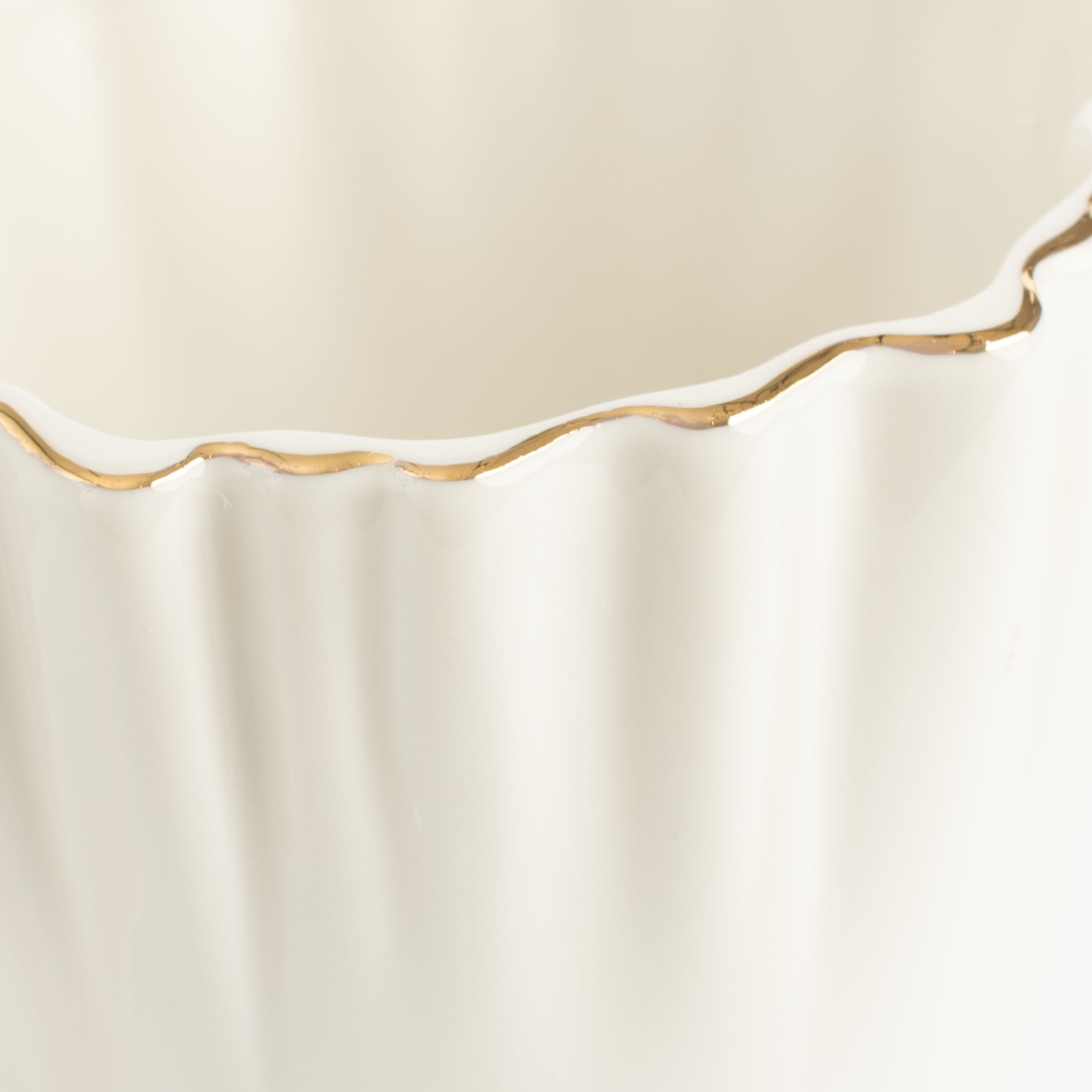 Кружка, 400 мл, фарфор P, с золотистым кантом, Мятый эффект, Crumple gold