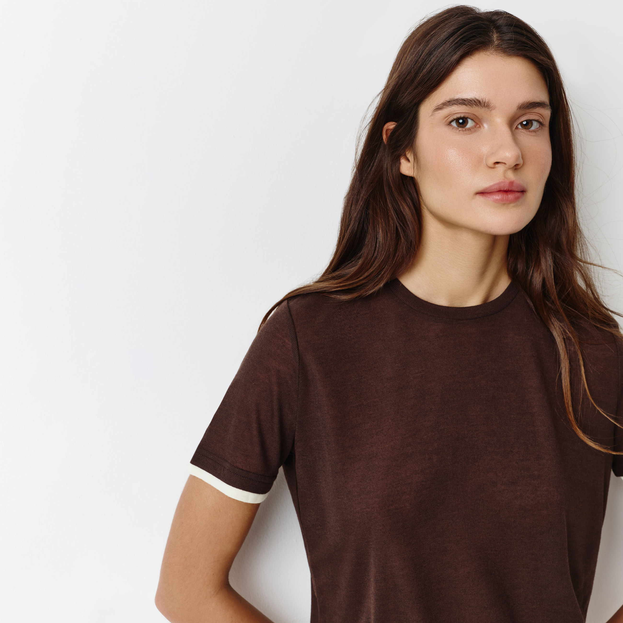 Коричневый