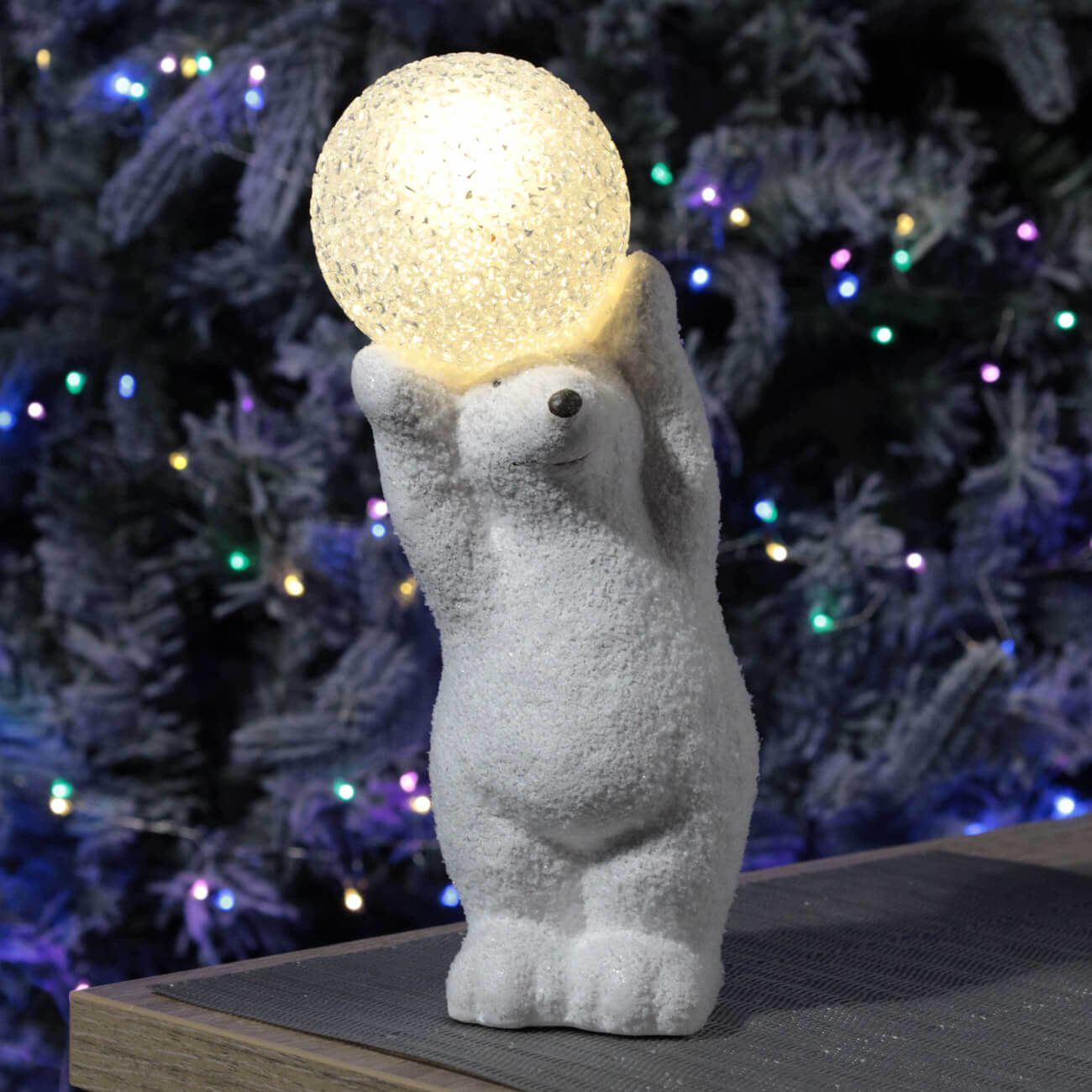 Статуэтка с подсветкой, 23 см, керамика/пластик, белая, Медведь с шаром, Snowy
