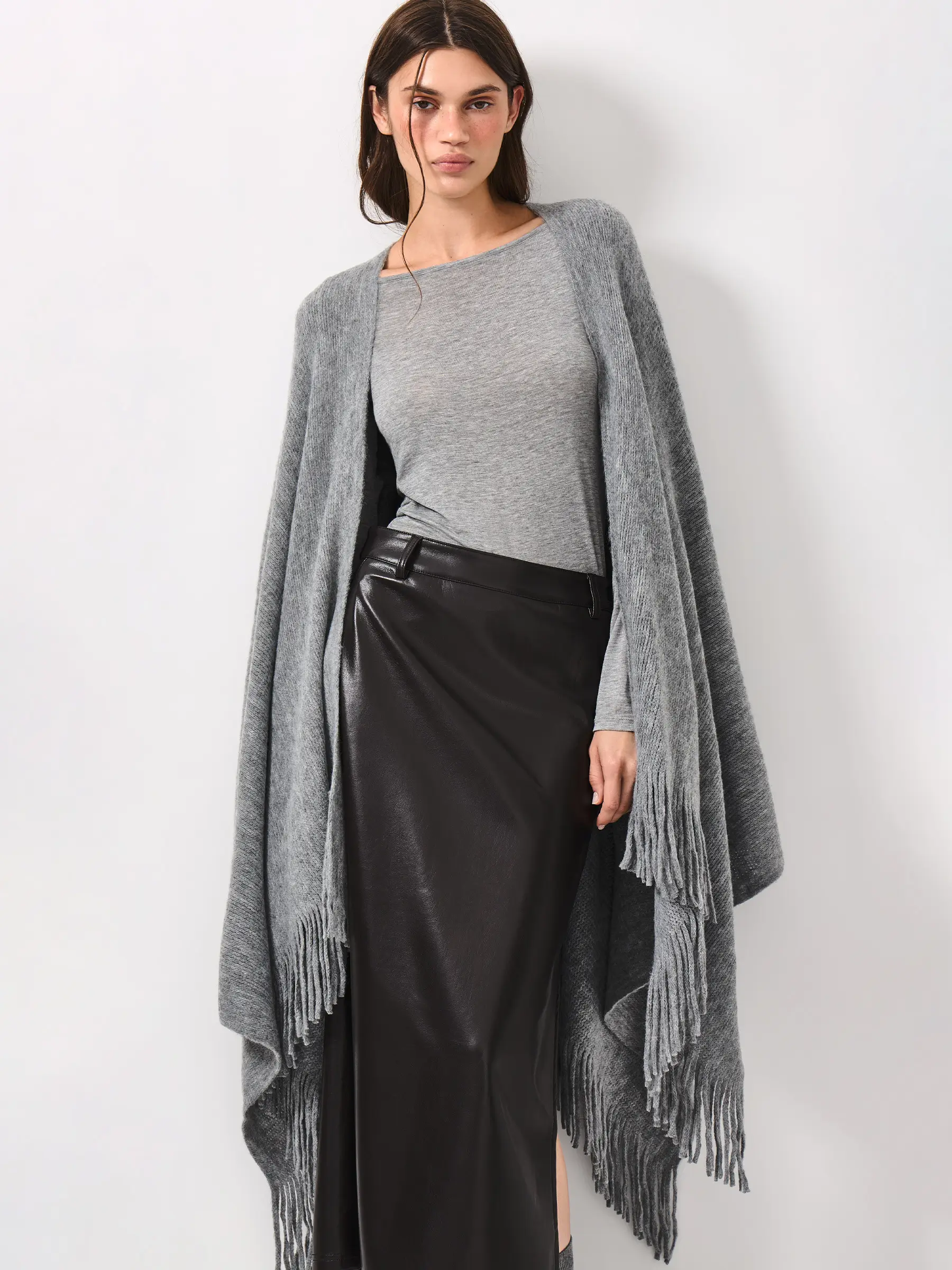 Пончо, 135х150 см, с бахромой, акрил, серое, Poncho