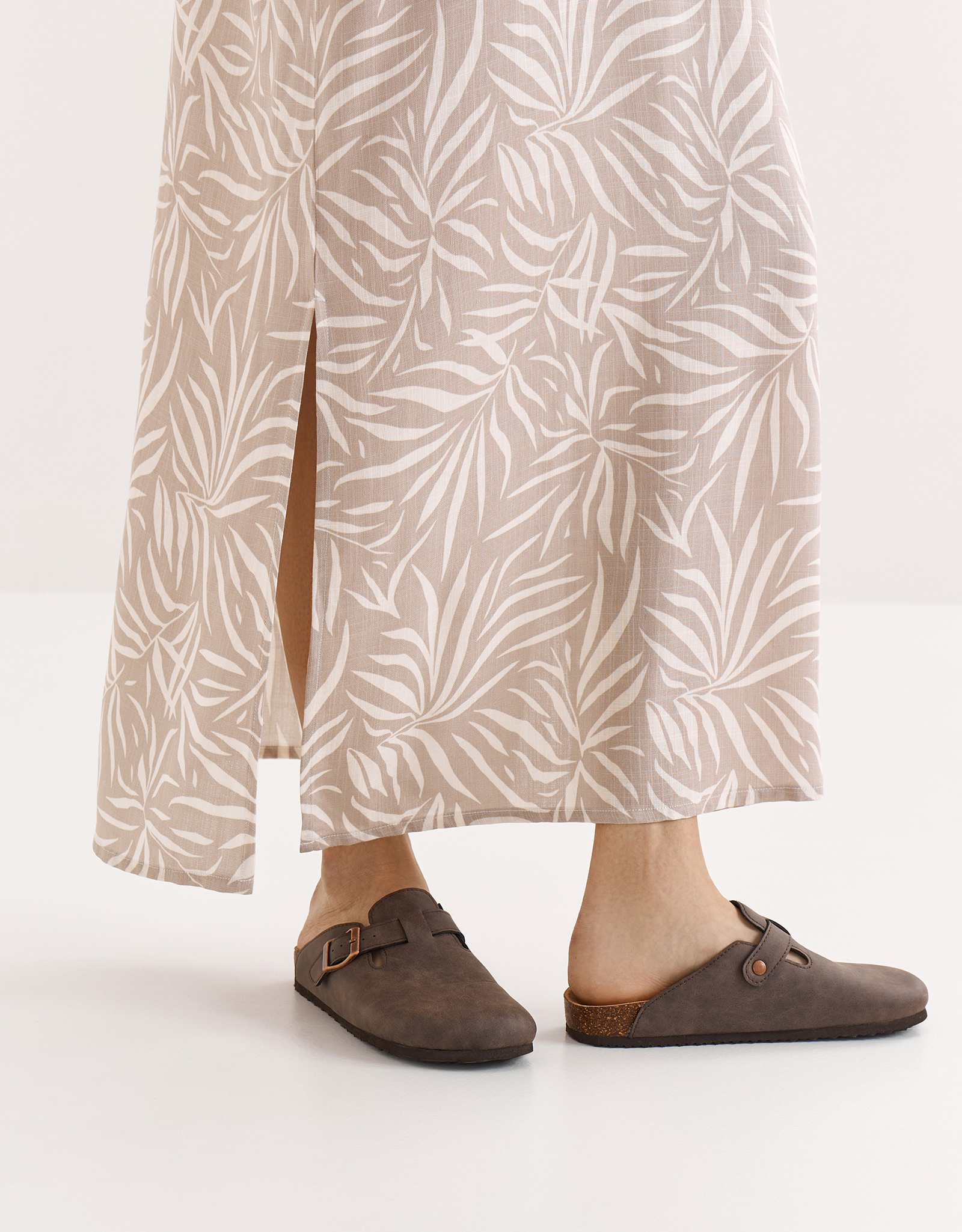 Тапочки женские, с застежкой, искусственная замша, коричневые, Clogs, image-7