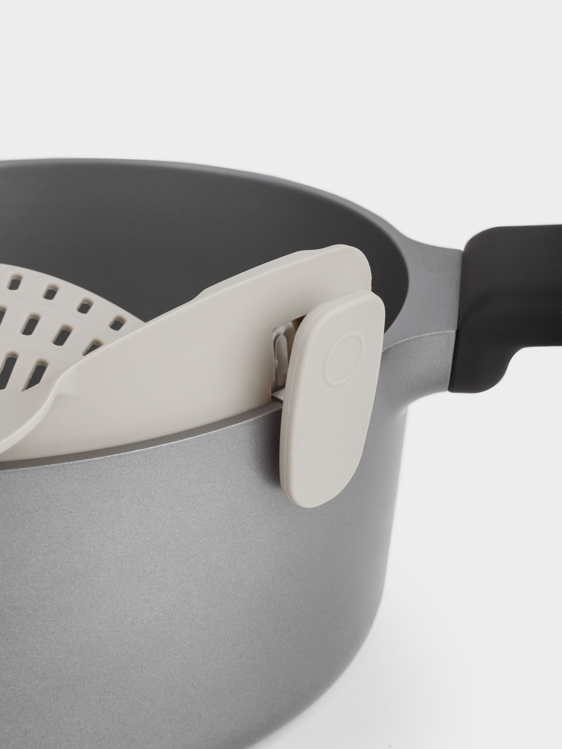 Дуршлаг-насадка на кастрюлю, 23 см, на зажимах, силикон, серо-коричневый, Soft kitchen, image-5