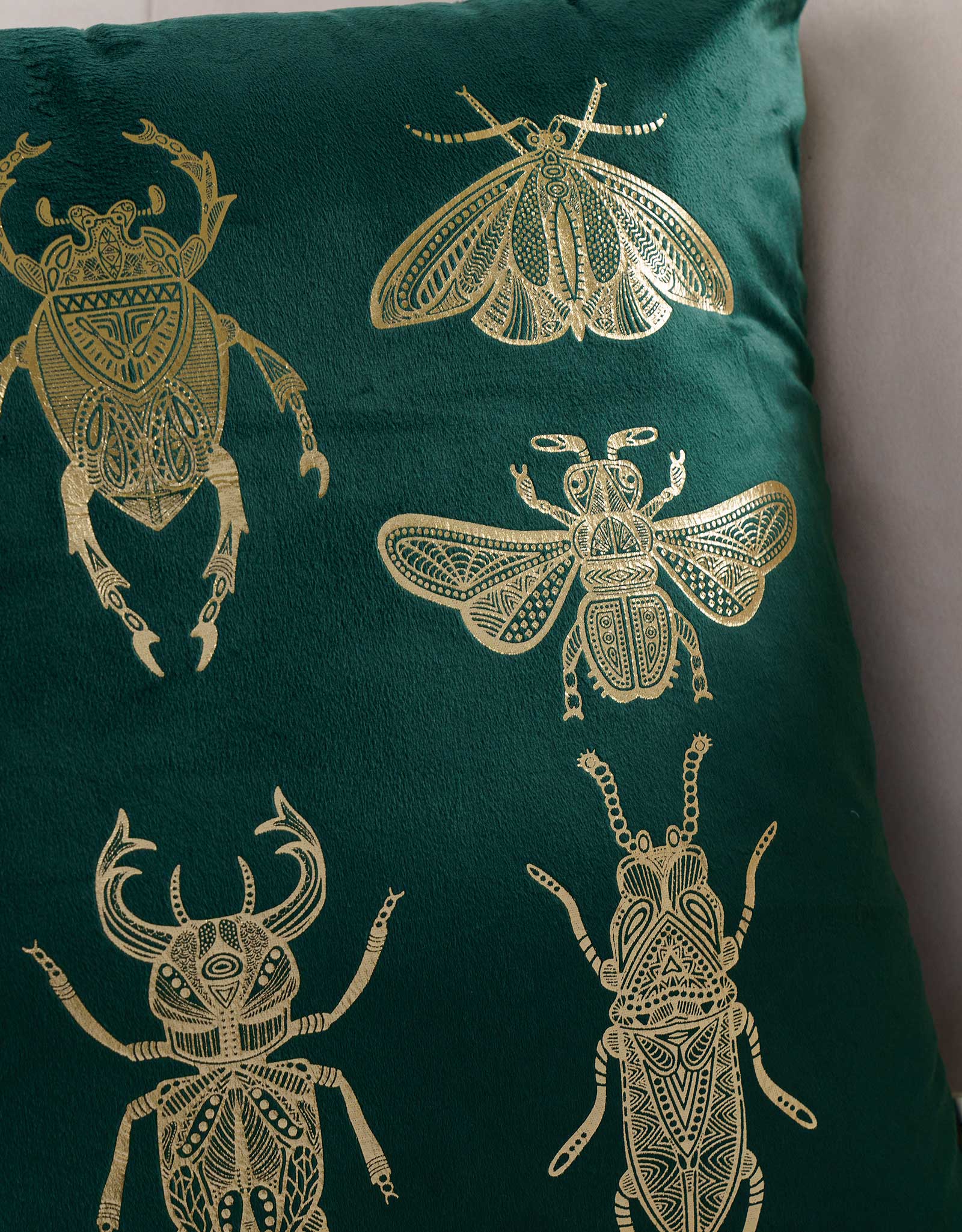 Подушка декоративная, 45х45 см, вельвет, зеленая, Жуки, Bugs