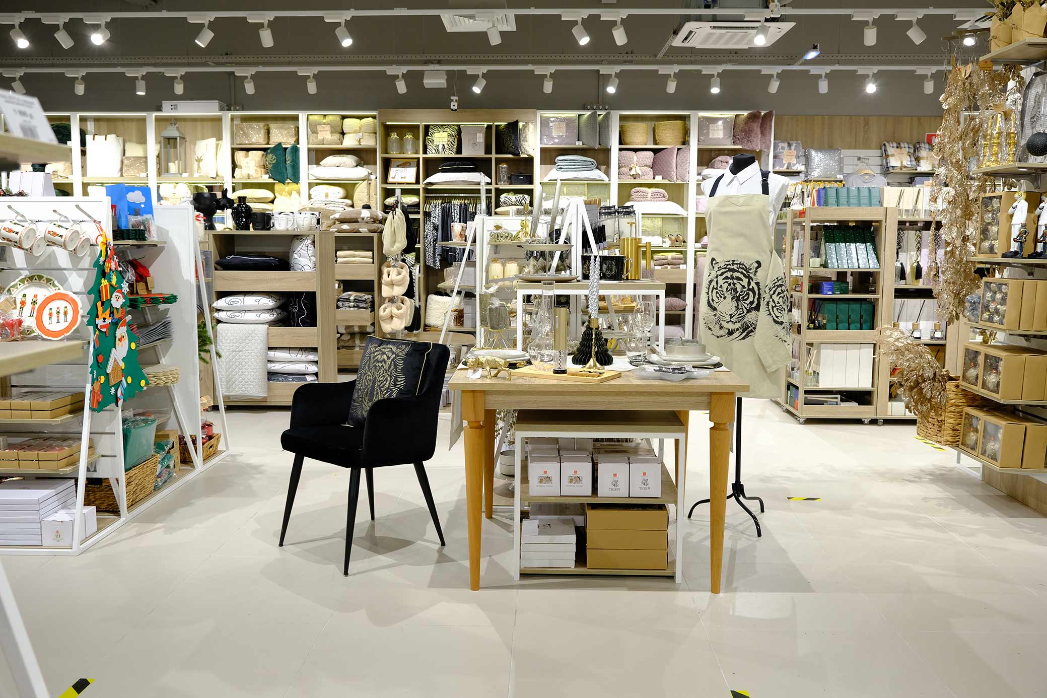 Нижнекамск, улица Сююмбике, 7 ТЦ "Ramus Mall", image-1