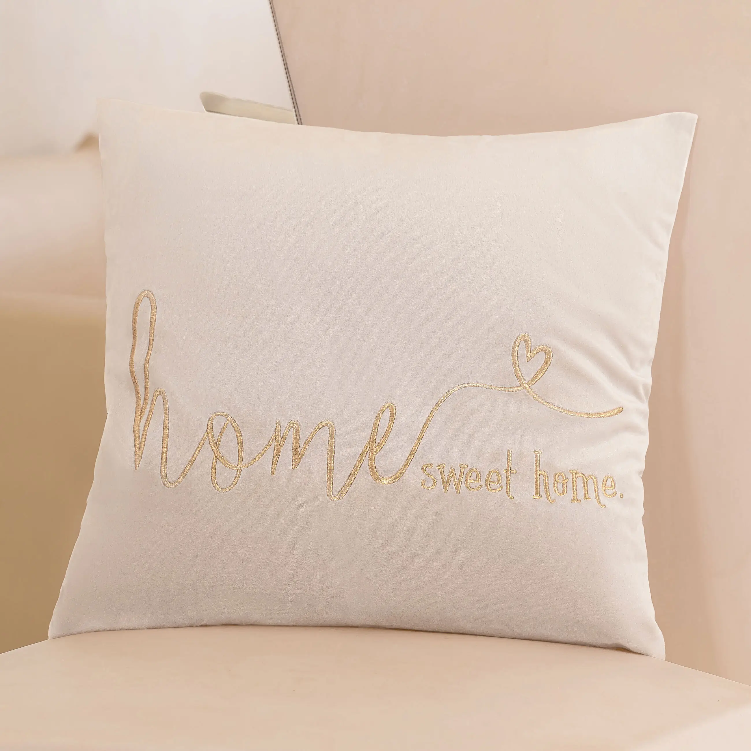 Подушка декоративная, 45х45 см, вельвет, молочно-золотистая, Sweet home, Scroll