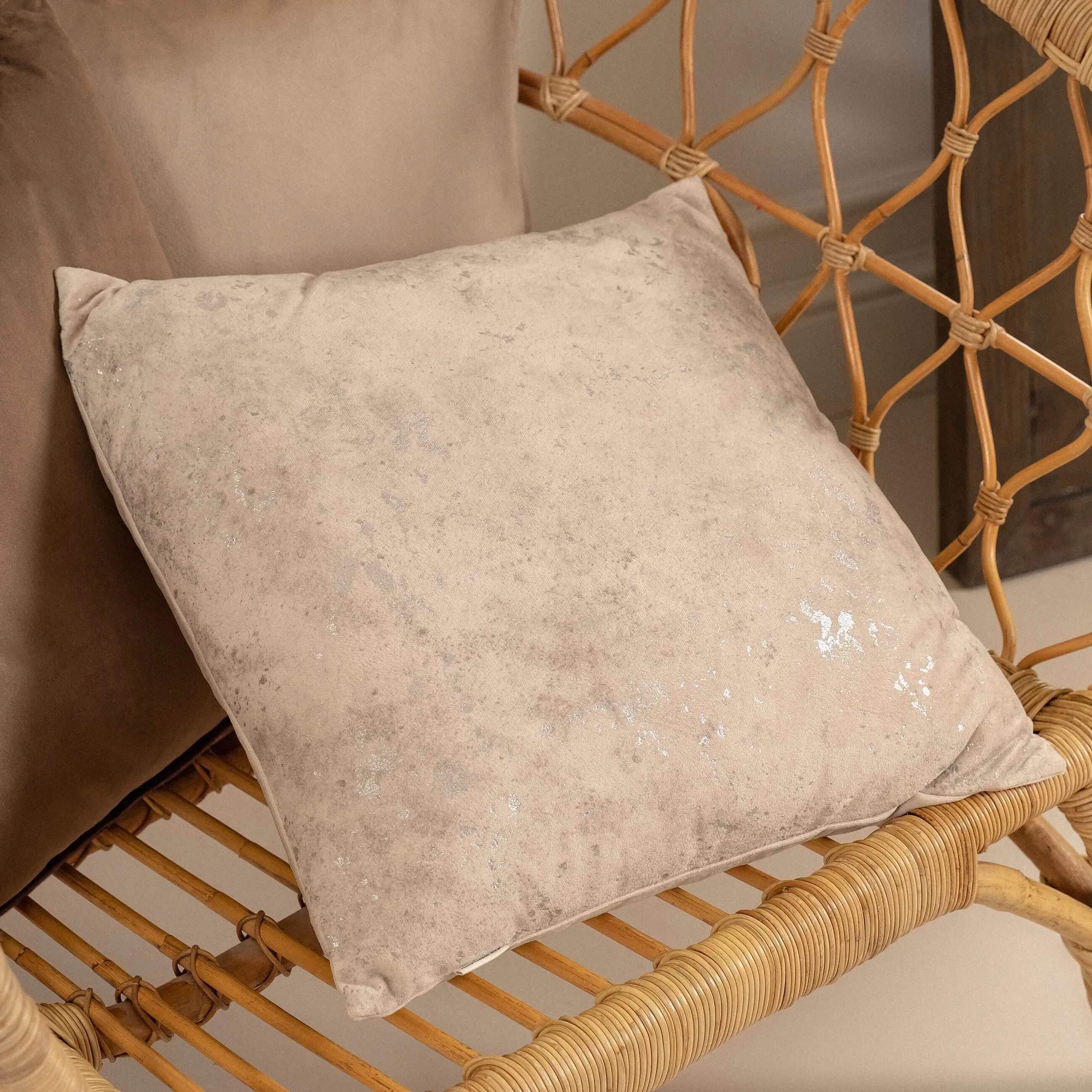 Подушка декоративная, 45х45 см, вельвет, бежевая, Брызги, Sparkly