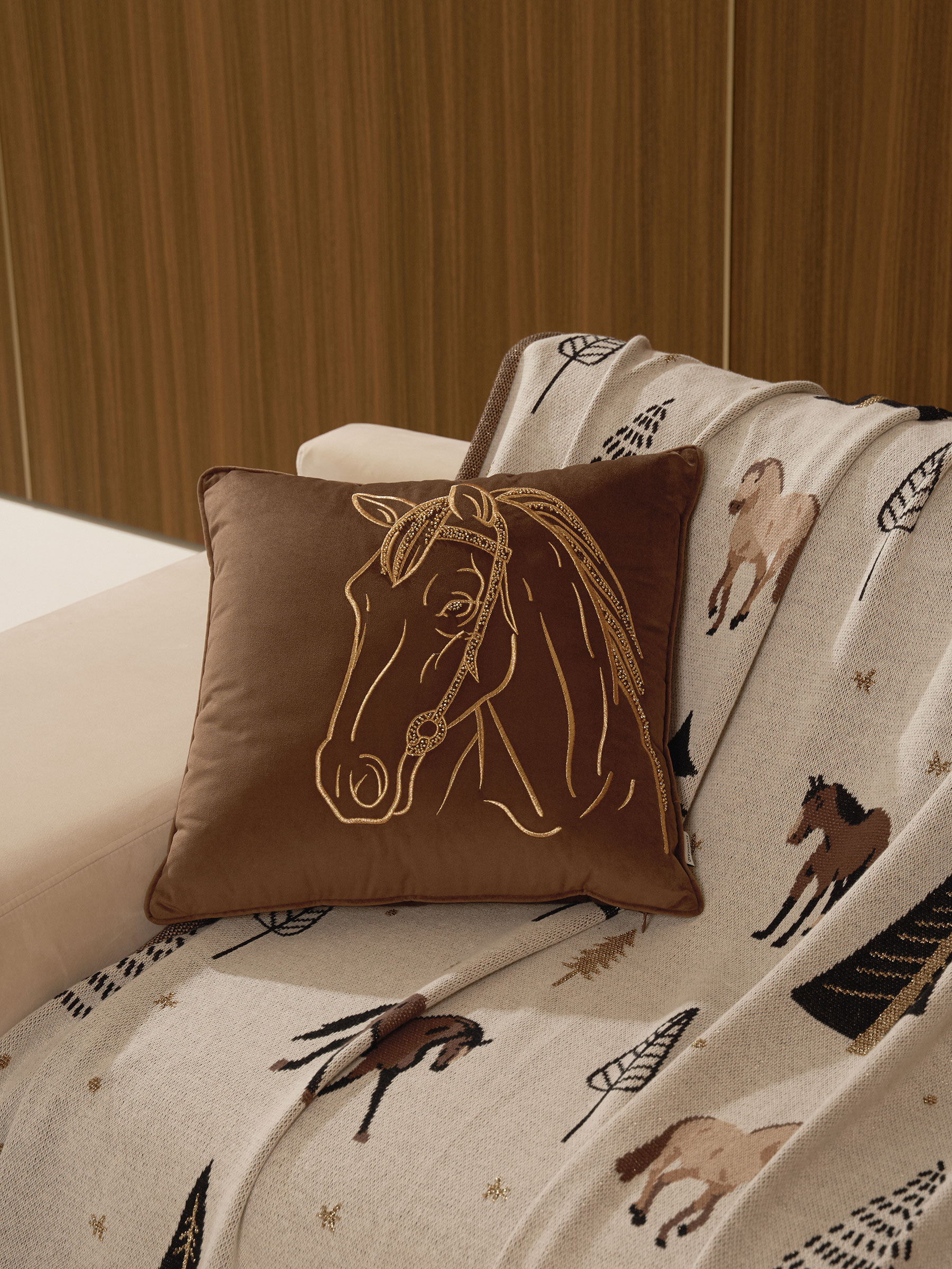 Подушка декоративная, 45х45 см, вельвет/бисер, коричневая, Лошадь, Horse, image-6