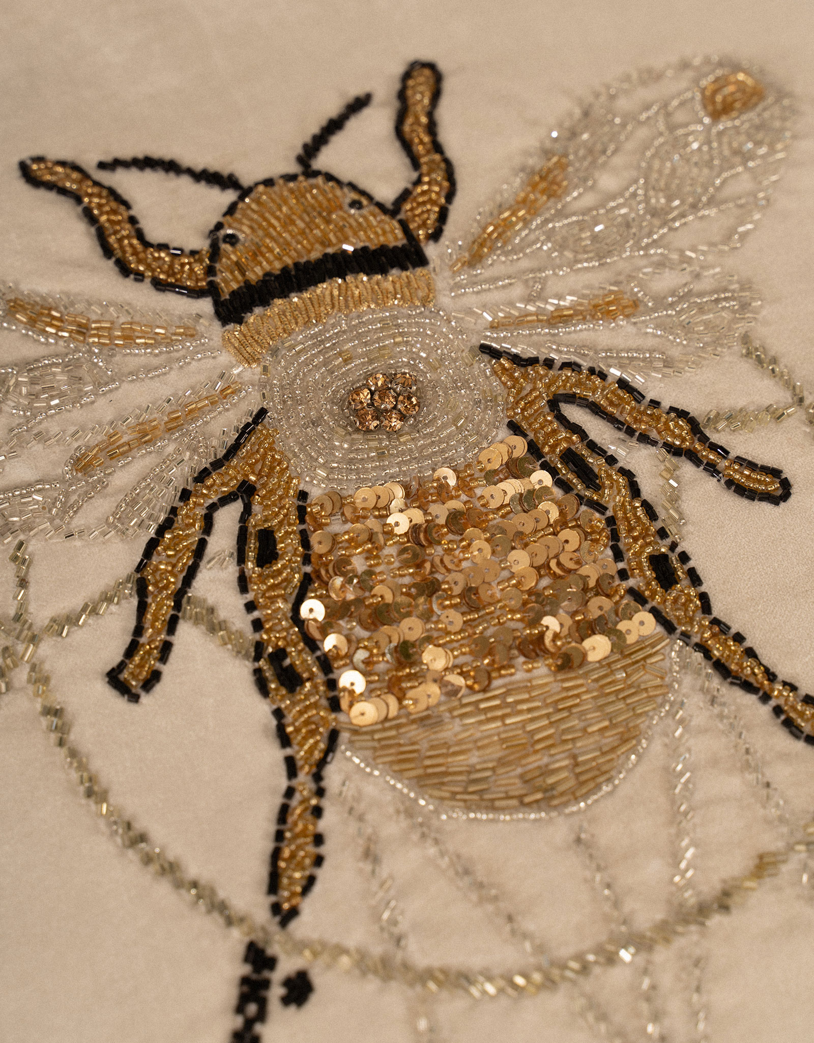 Подушка декоративная, 50х50 см, вельвет/бисер, молочная, Шмель, Bugs, image-4