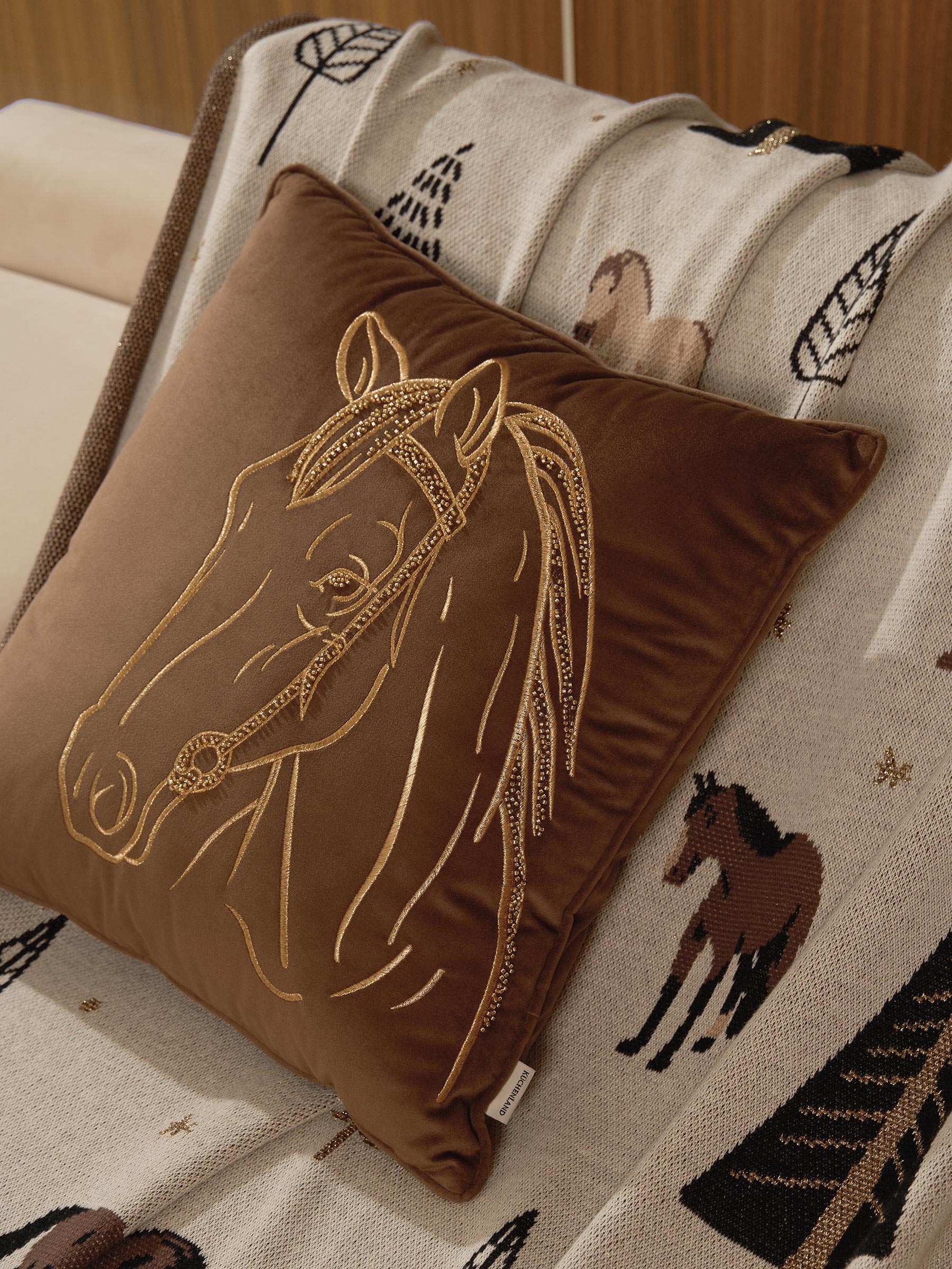 Подушка декоративная, 45х45 см, вельвет/бисер, коричневая, Лошадь, Horse, image-3