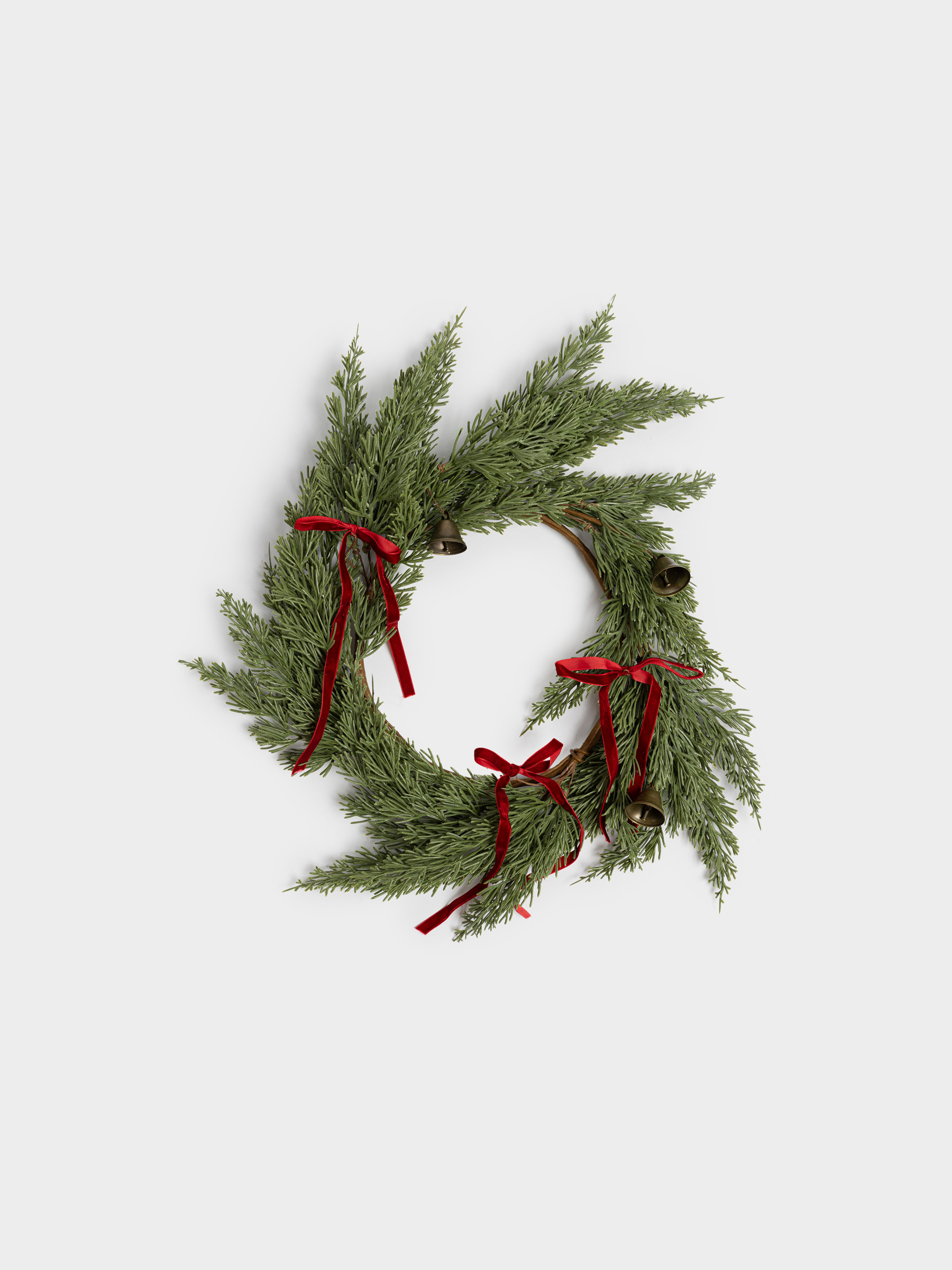Венок рождественский, 45 см, Хвоя с колокольчиками, Conifer decor