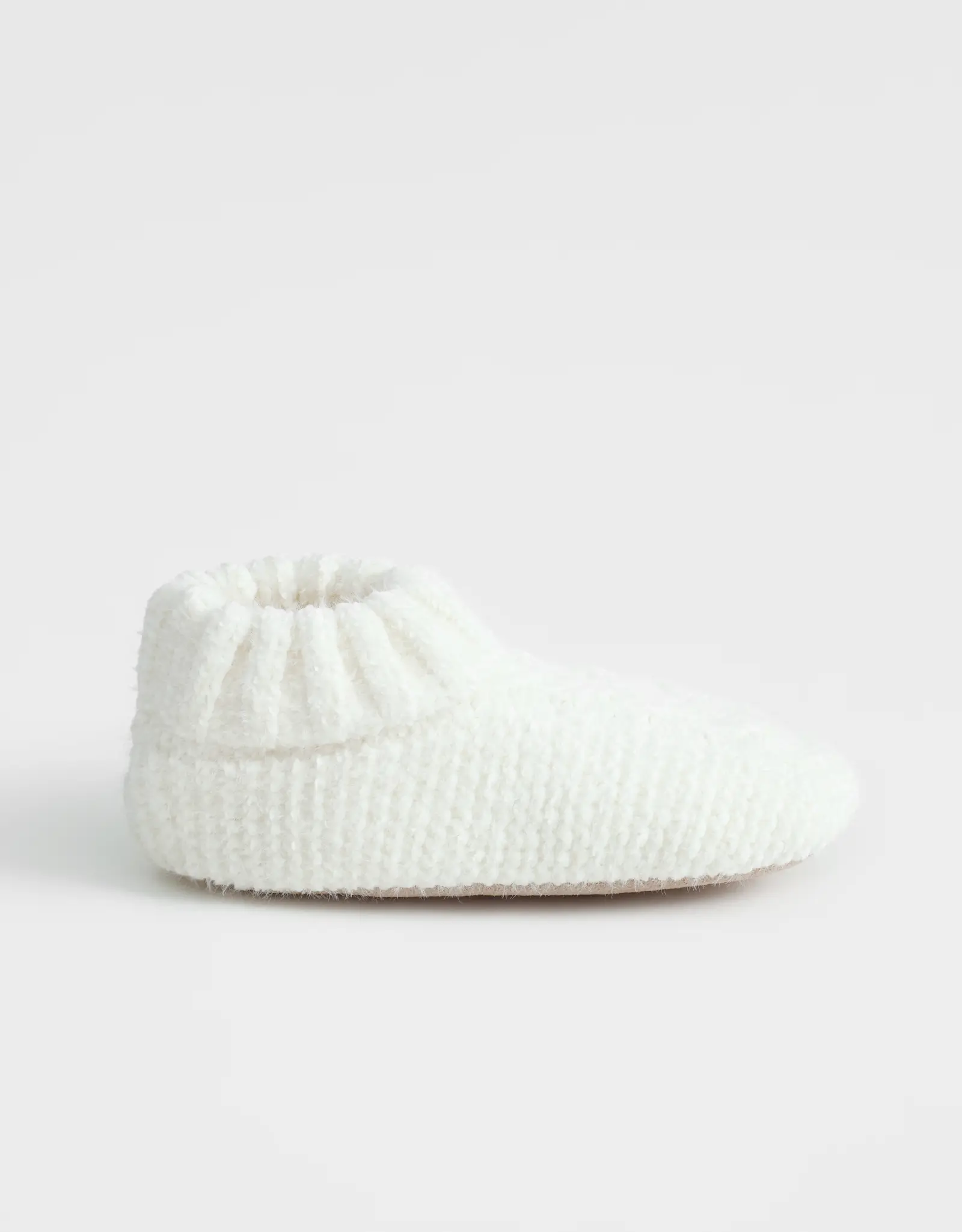 Тапочки-носки женские, домашние, шенилл/шерпа, молочные, Косы, Knitted soft