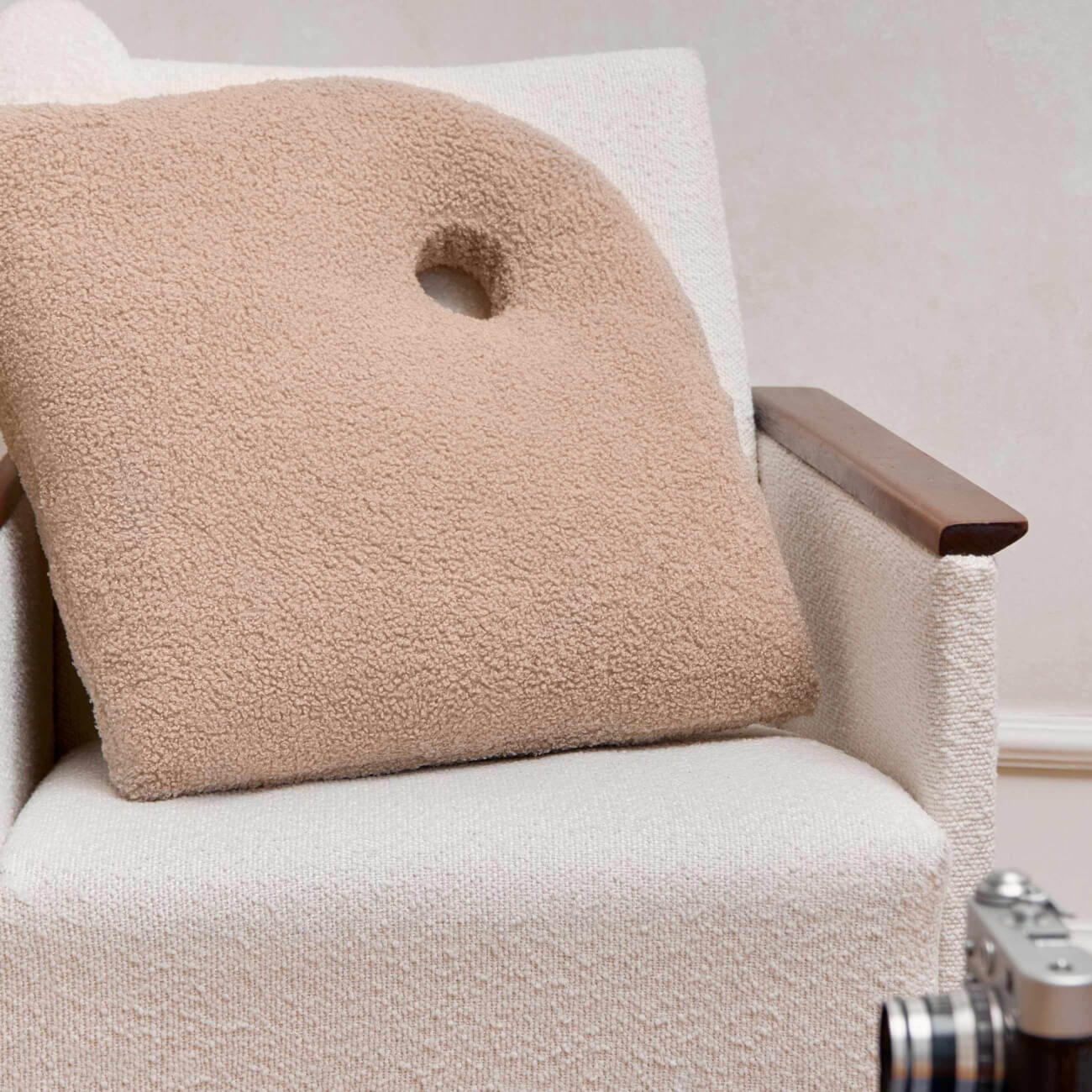 Подушка декоративная, 48х48 см, букле, бежевая, Абстрактная форма, Boucle декоративная круглая подушка сидушка joyarty