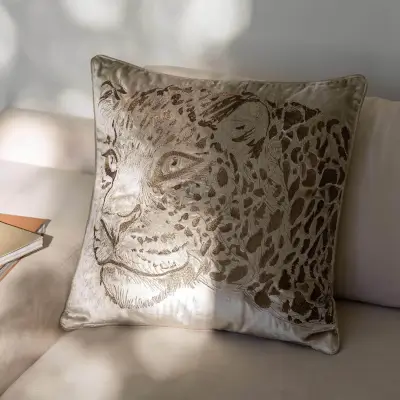Подушка декоративная, 50х50 см, вельвет, бежевая, Ягуар, Panther