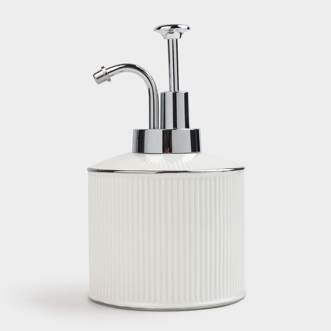 Диспенсер для жидкого мыла 370 мл керамикапластик белый с серебристым кантом Kaliopa 2490₽
