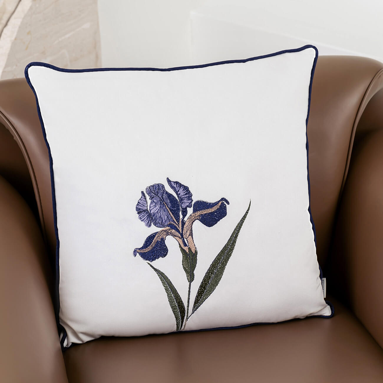 Подушка декоративная, 45х45 см, вельвет, молочная, Ирис, Iris garden кресло бескаркасное кресло подушка