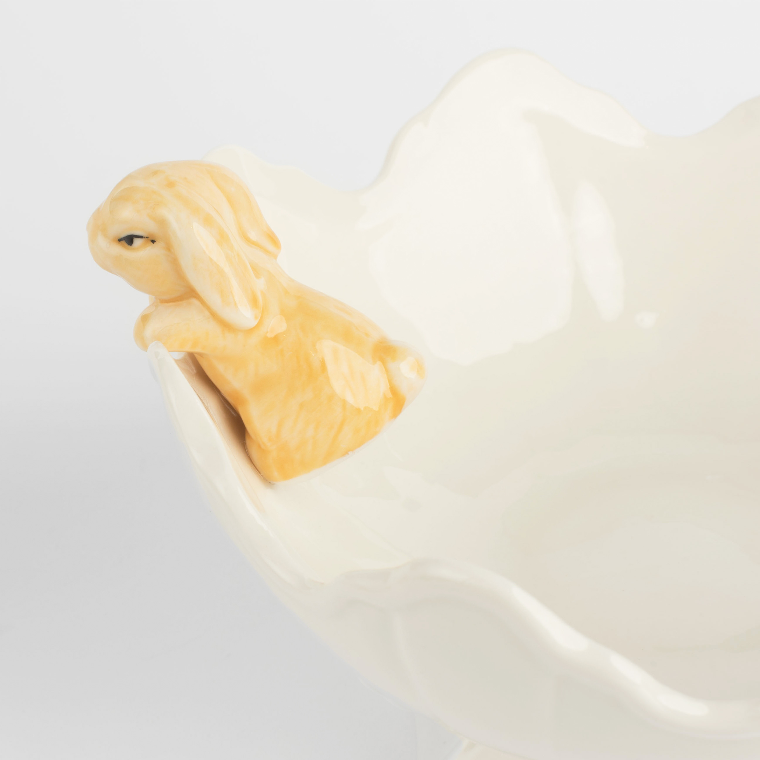Конфетница на ножке, 17х11 см, фарфор Porcelain, бело-бежевая, Крольчонок в вазе, Natural Easter изображение № 4
