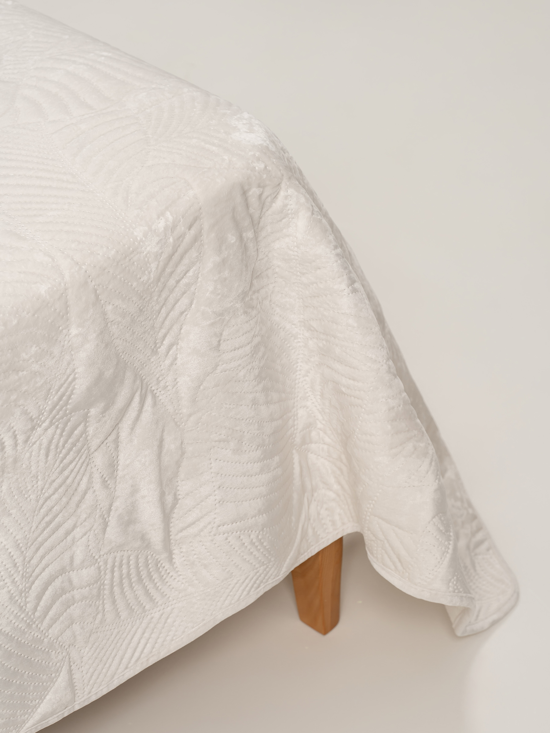 Покрывало, 220х240 см, стеганое, вельвет/микрофибра, молочное, Листья, Stitch velvet, image-4