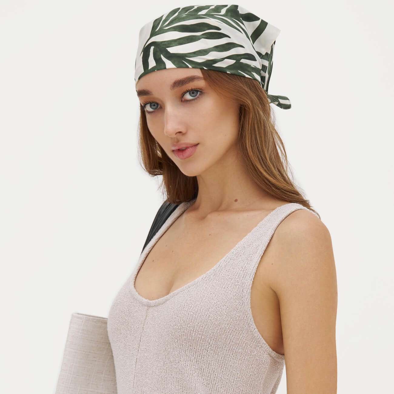 Платок женский, 55х55 см, полиэстер, белый, Зеленые листья, Kerchief baby girls цветочная горошек печать платок хлопок эластичное оголовье бандана шляпа