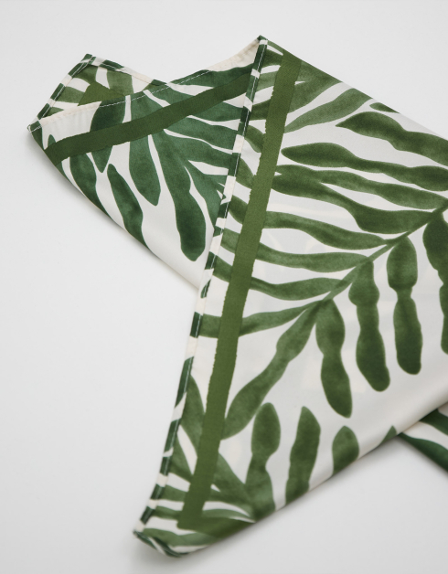 Платок женский, 55х55 см, полиэстер, белый, Зеленые листья, Kerchief