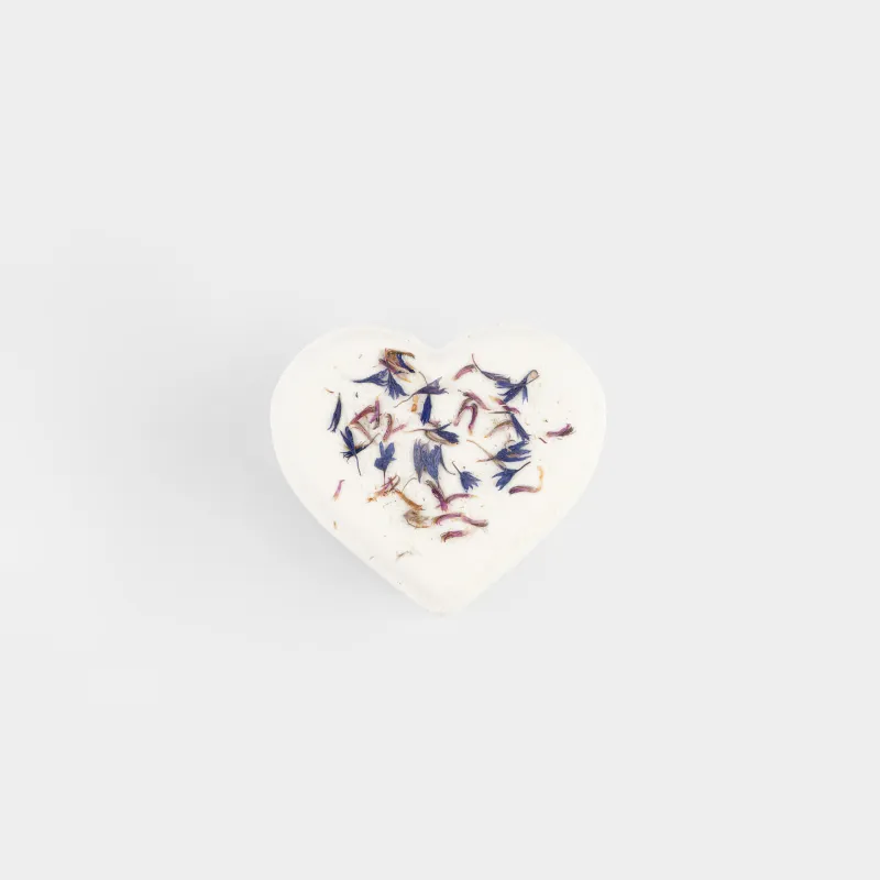 Бомбочка для ванны, 130 гр, с цветками василька, молочная, Кокосовое молочко, Сердце, Body spa