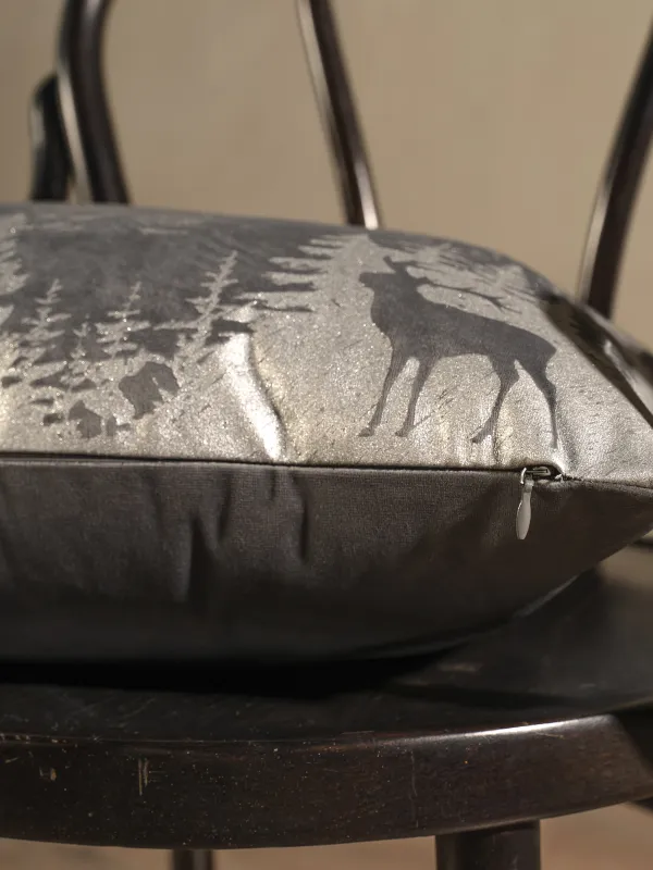 Подушка декоративная, 45х45 см, вельвет, серебристо-серая, Олени в лесу, Winter deer, image-7