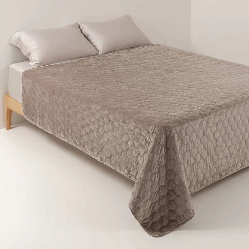 Покрывало, 220х240 см, стеганое, вельвет/микрофибра, коричневое, Соты, Lion, Stitch velvet