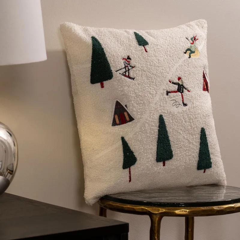Подушка декоративная, 45х45 см, шерпа, молочная, Зимние забавы, Sherpa
