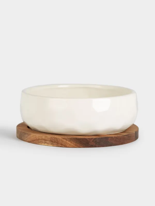 Салатник, 18х6 см, 890 мл, на подставке, керамика/дерево, молочный, Мятый эффект, Crumple kitchen, image-0