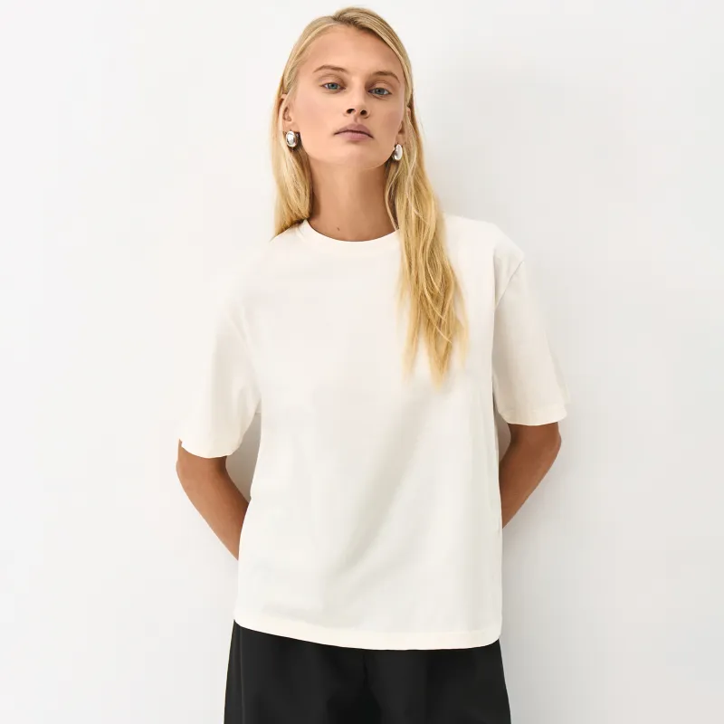 Футболка женская, молочная, Adrianna